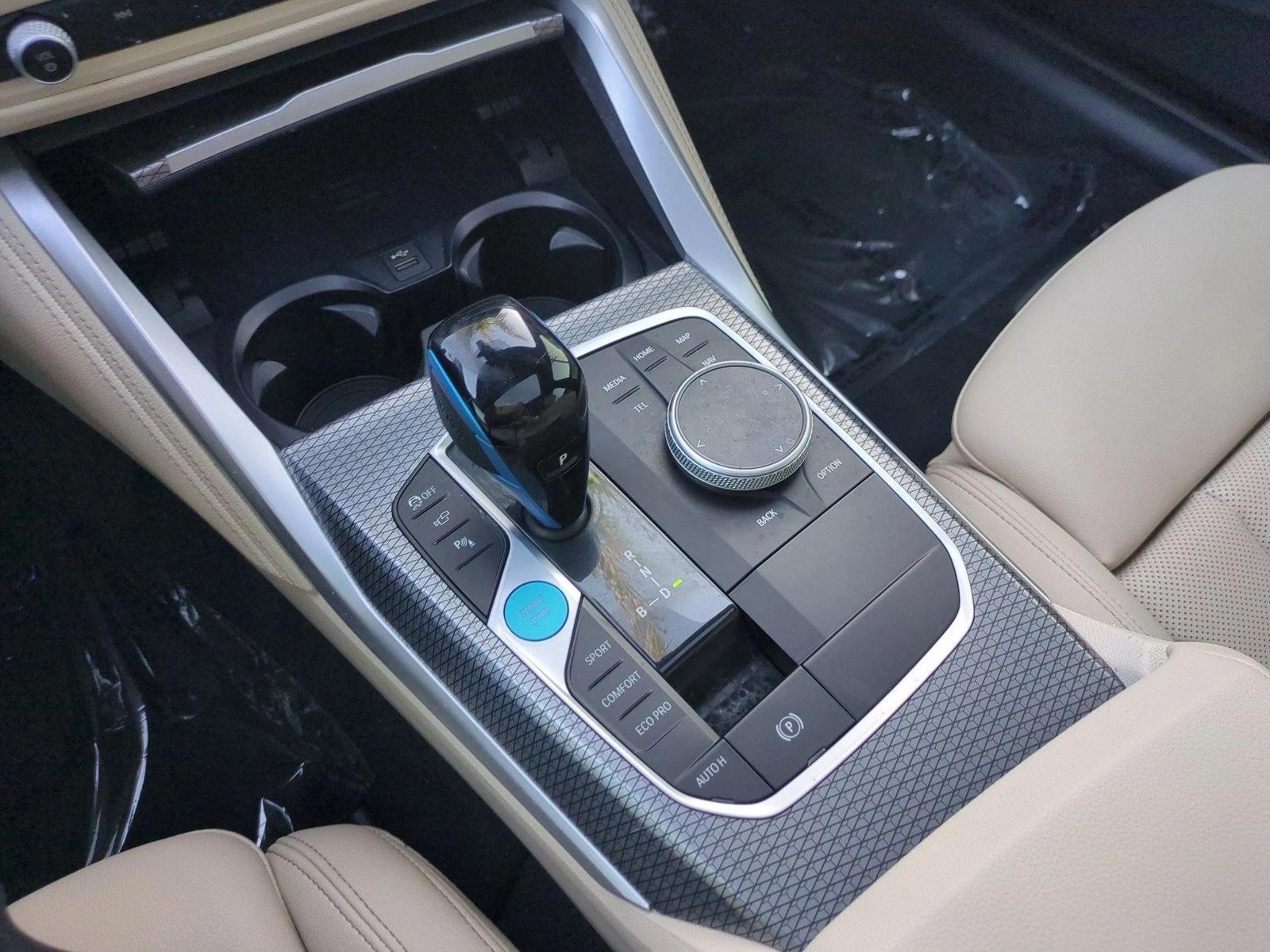 2023 BMW i4 M50 - Photo 12