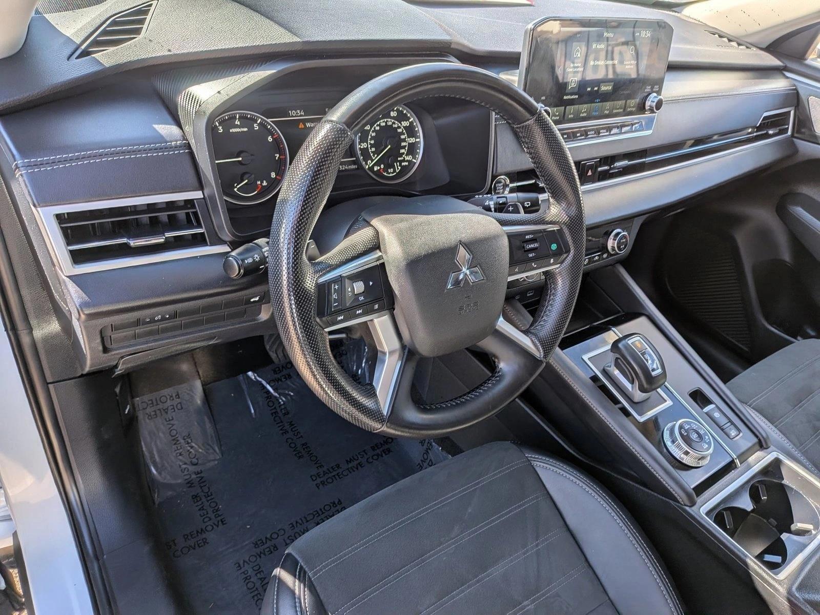 Thumbnail: 2024 Mitsubishi Outlander - 3