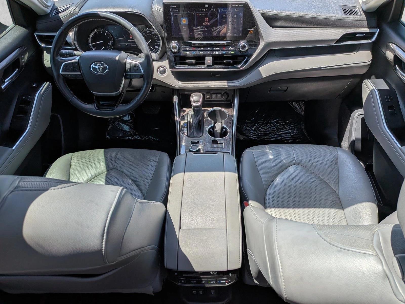 Thumbnail: 2021 Toyota Highlander - 3