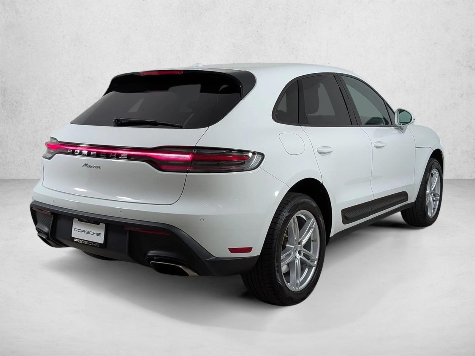 2025 Porsche Macan T - Photo 8