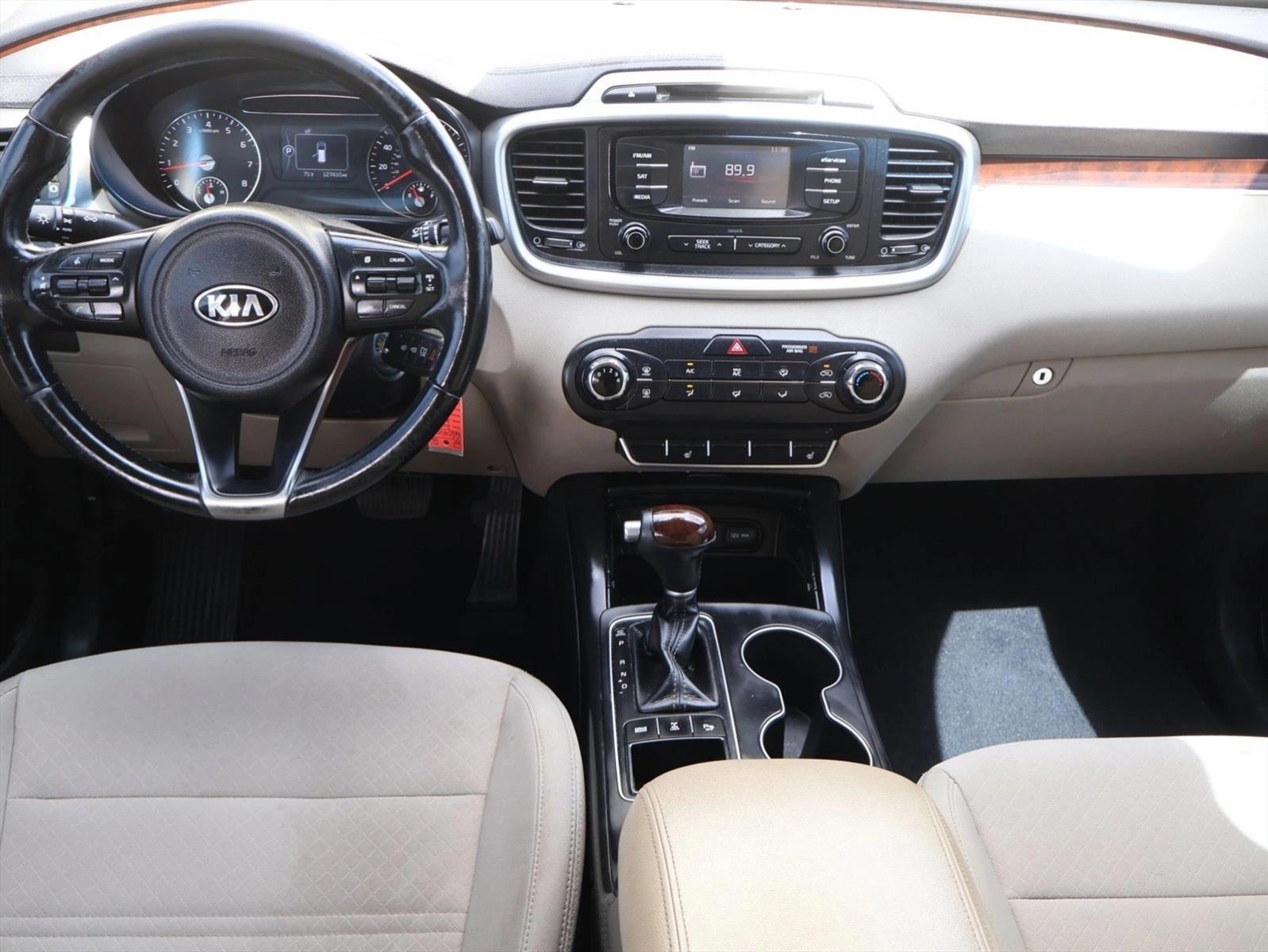 Thumbnail: 2016 Kia Sorento - 4