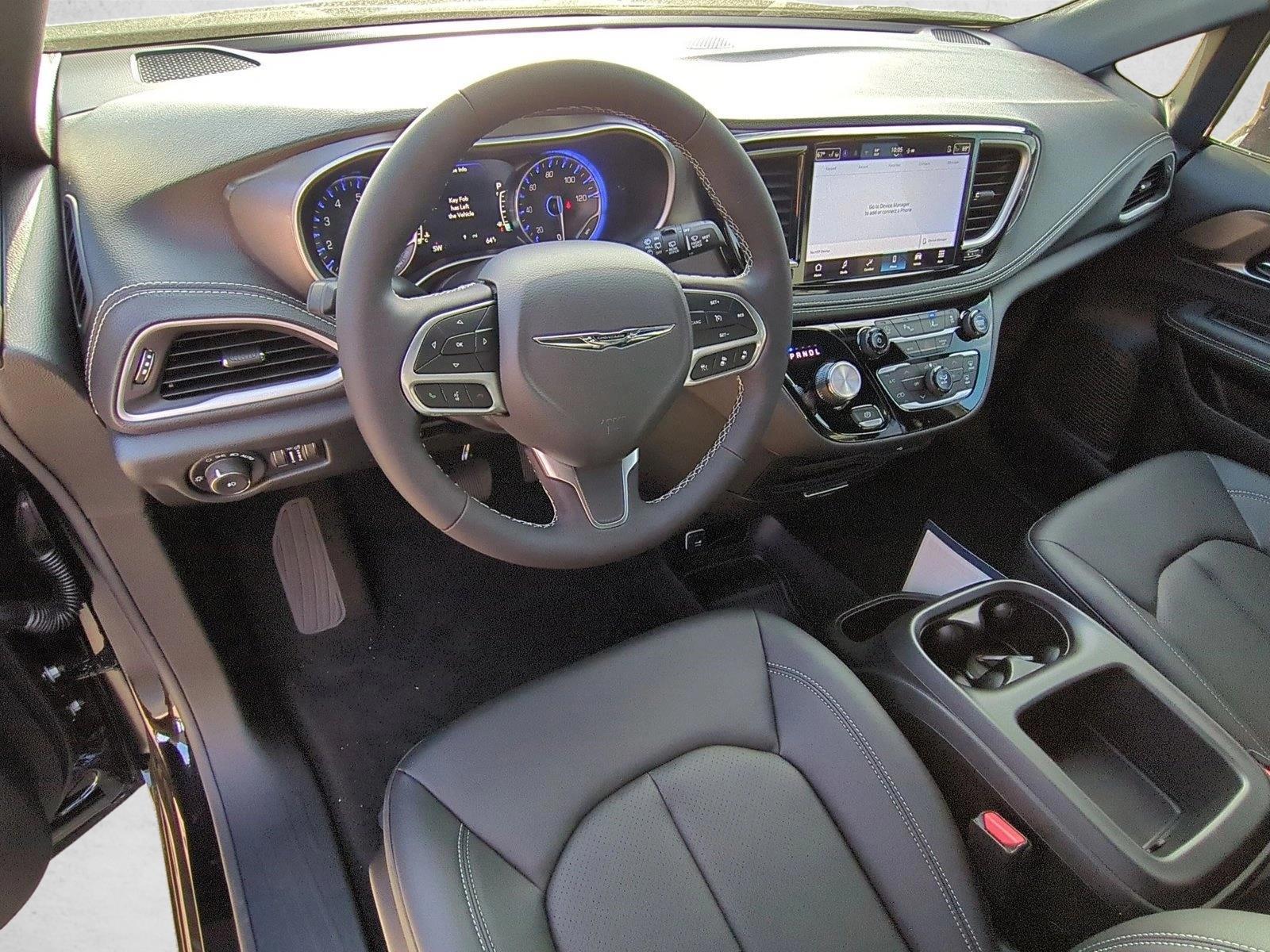 Thumbnail: 2026 Chrysler Pacifica - 3