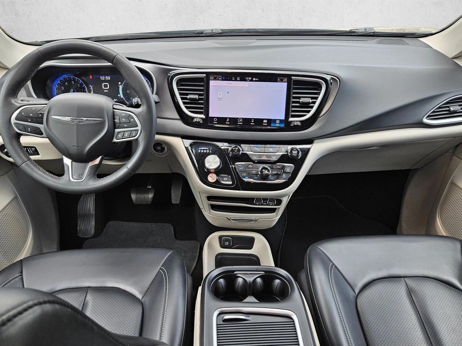 Thumbnail: 2023 Chrysler Pacifica - 3