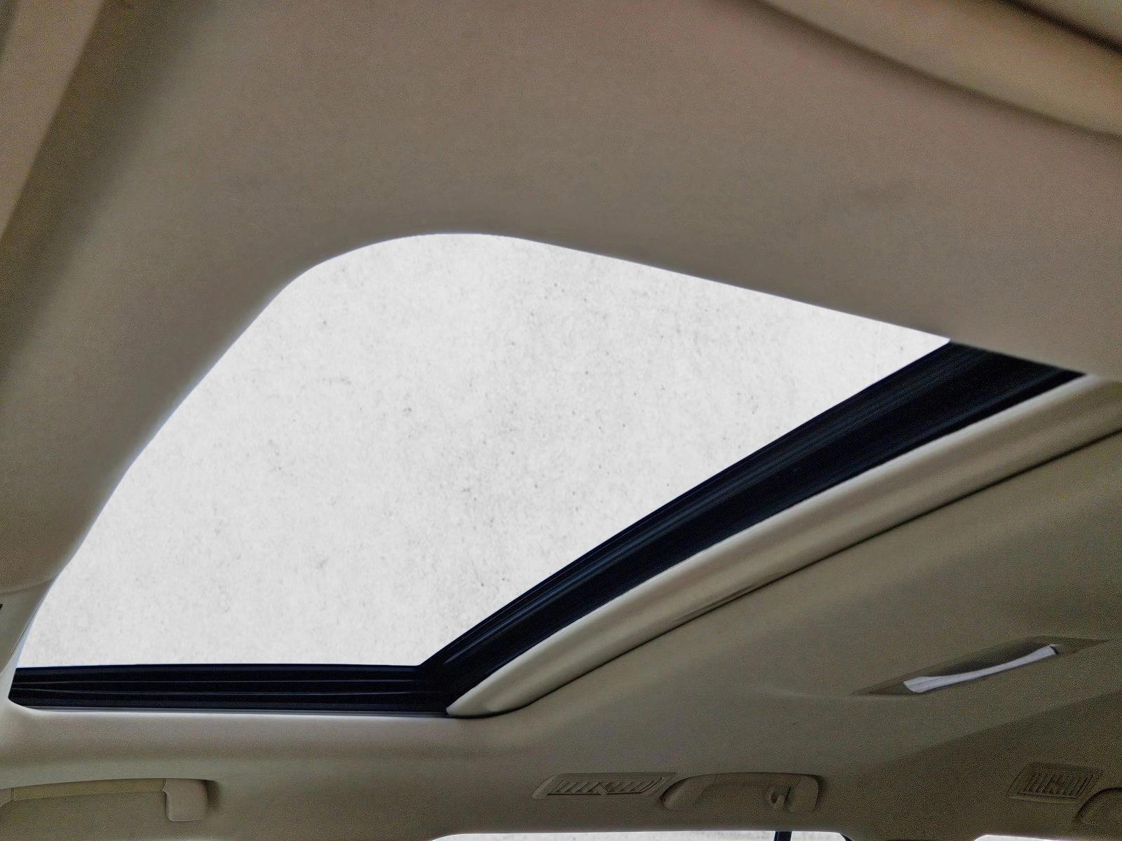 2013 Lexus LX 570 - Photo 17