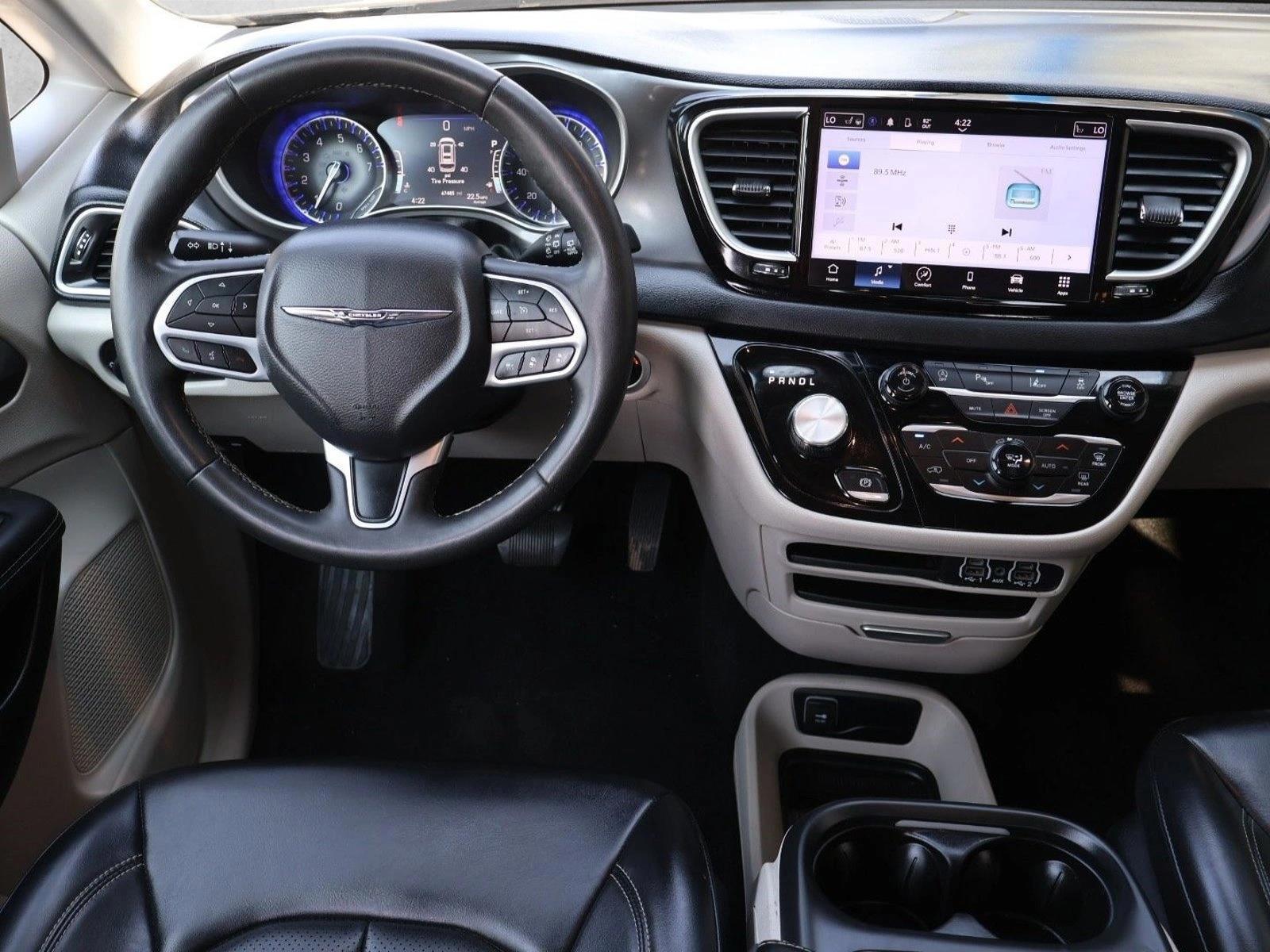 Thumbnail: 2023 Chrysler Pacifica - 4