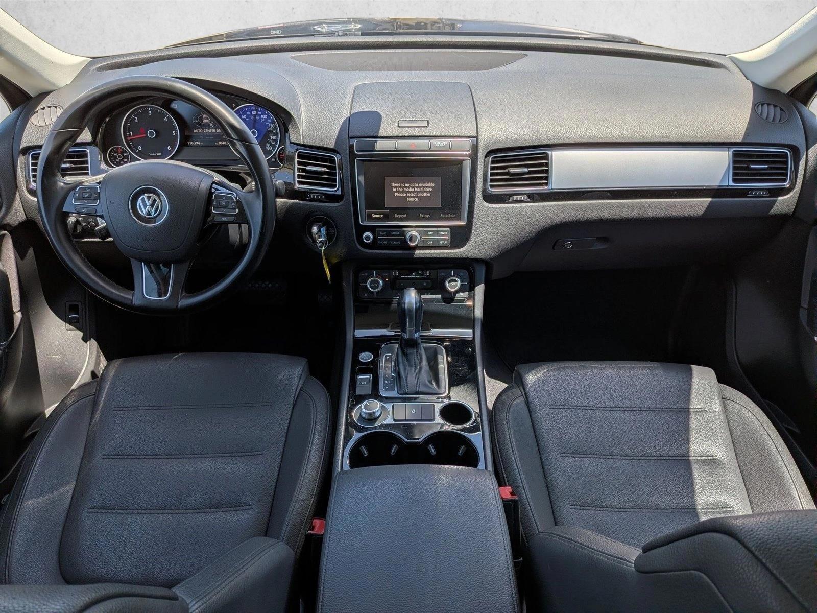 Thumbnail: 2015 Volkswagen Touareg - 4