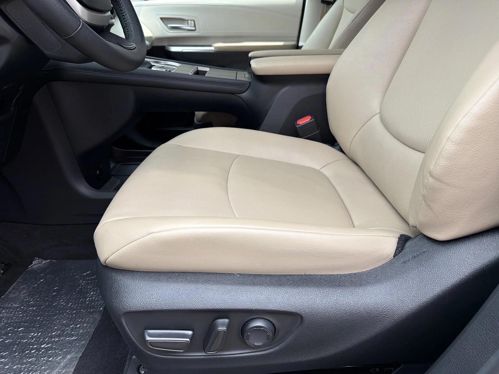 Thumbnail: 2024 Toyota Sienna - 4