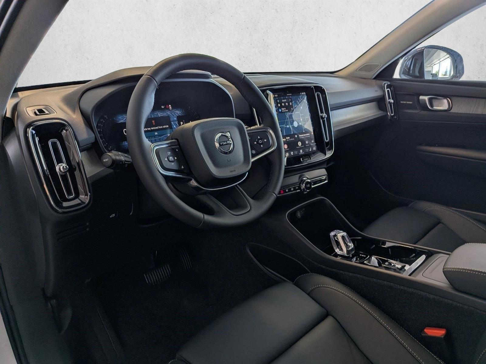Thumbnail: 2026 Volvo XC40 - 3