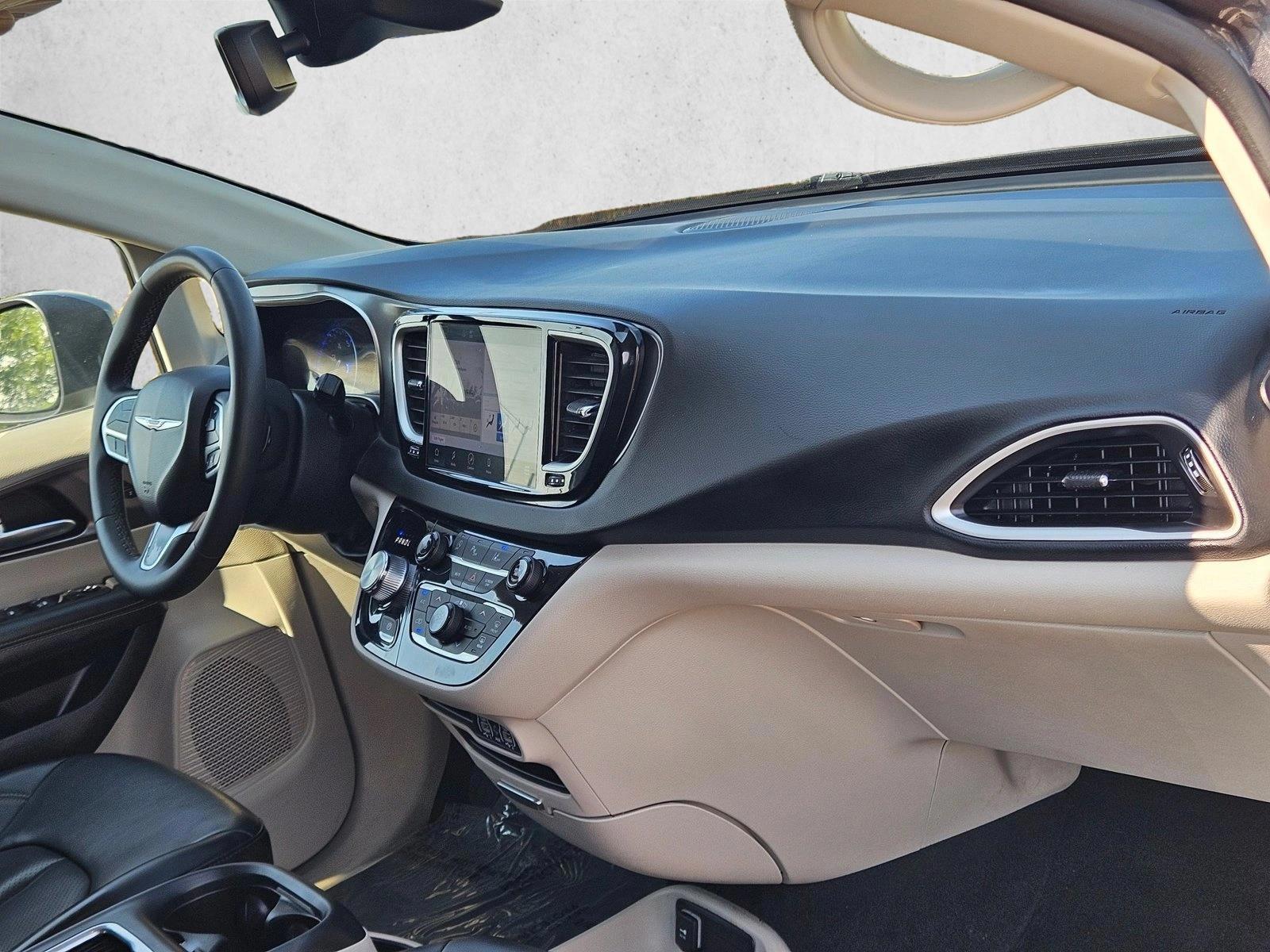 2023 Chrysler Pacifica Touring L - Photo 21