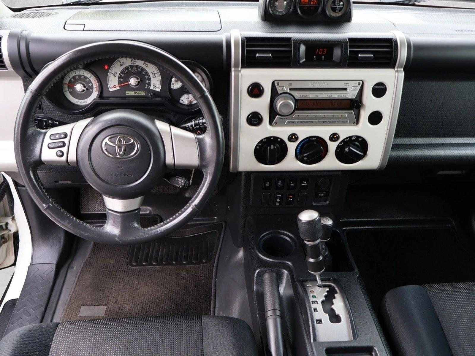 Thumbnail: 2010 Toyota FJ Cruiser - 5