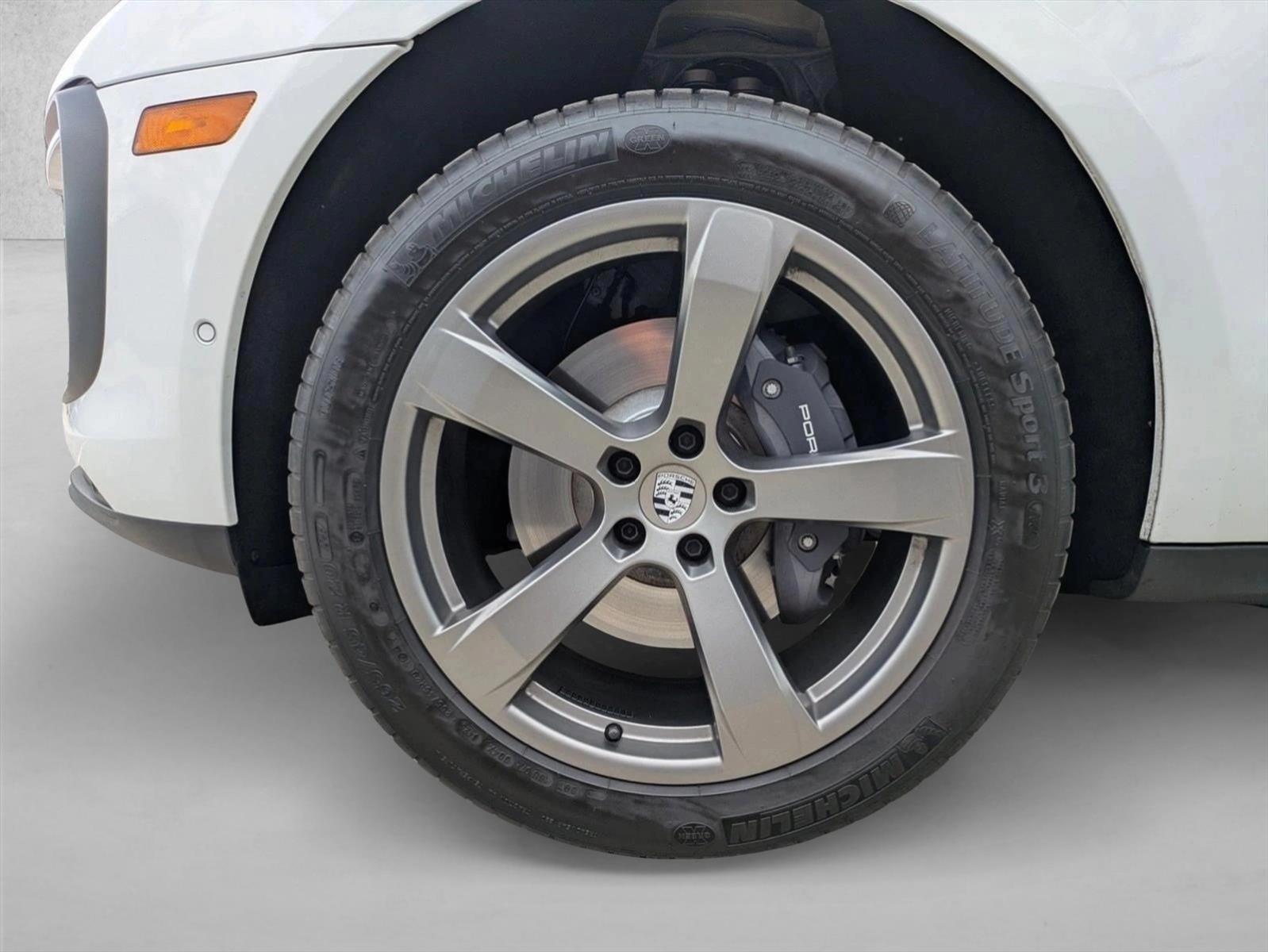2025 Porsche Macan T - Photo 28