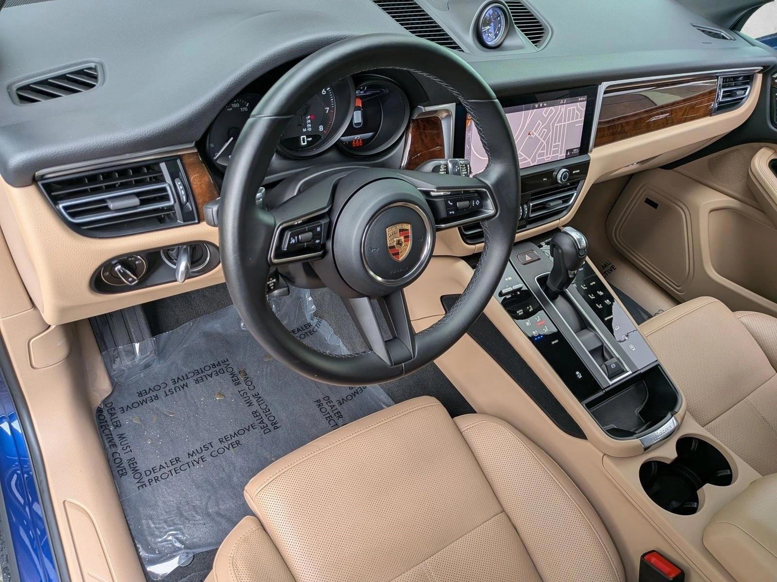 Thumbnail: 2023 Porsche Macan - 3