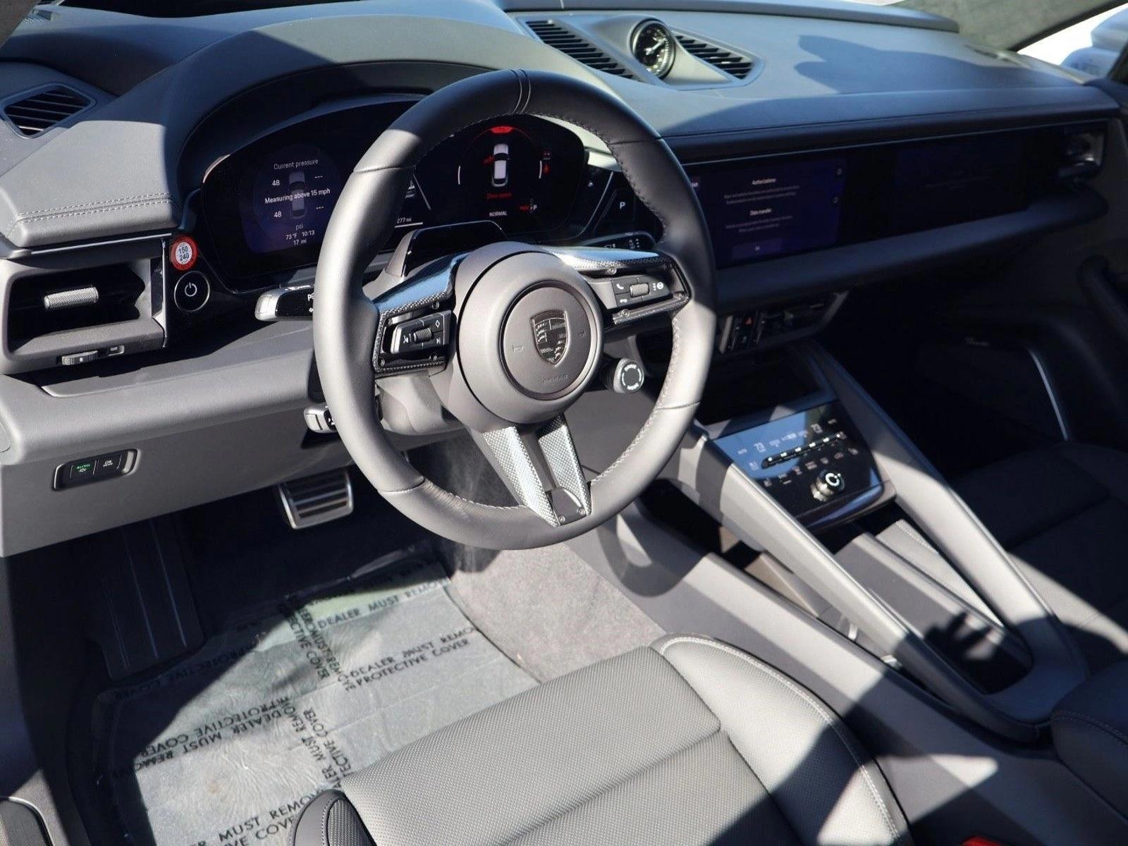 Thumbnail: 2026 Porsche Macan - 3