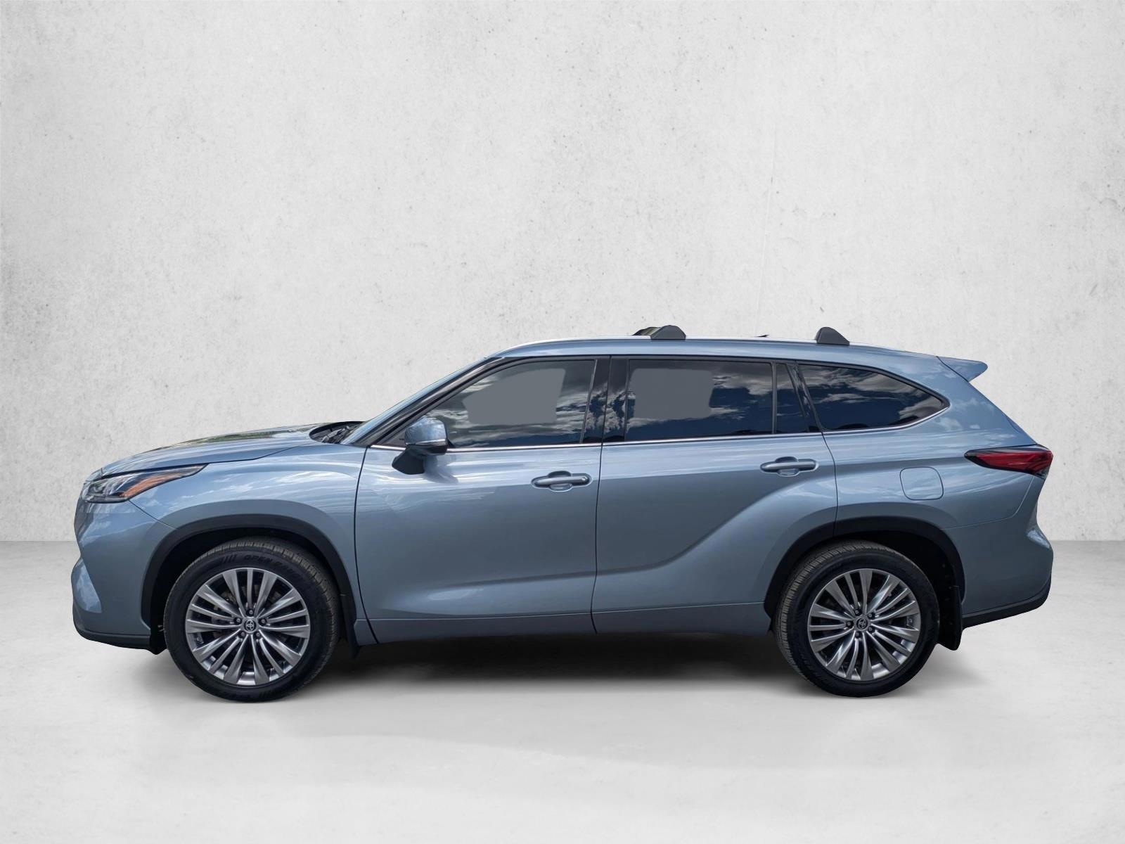 Thumbnail: 2022 Toyota Highlander - 2