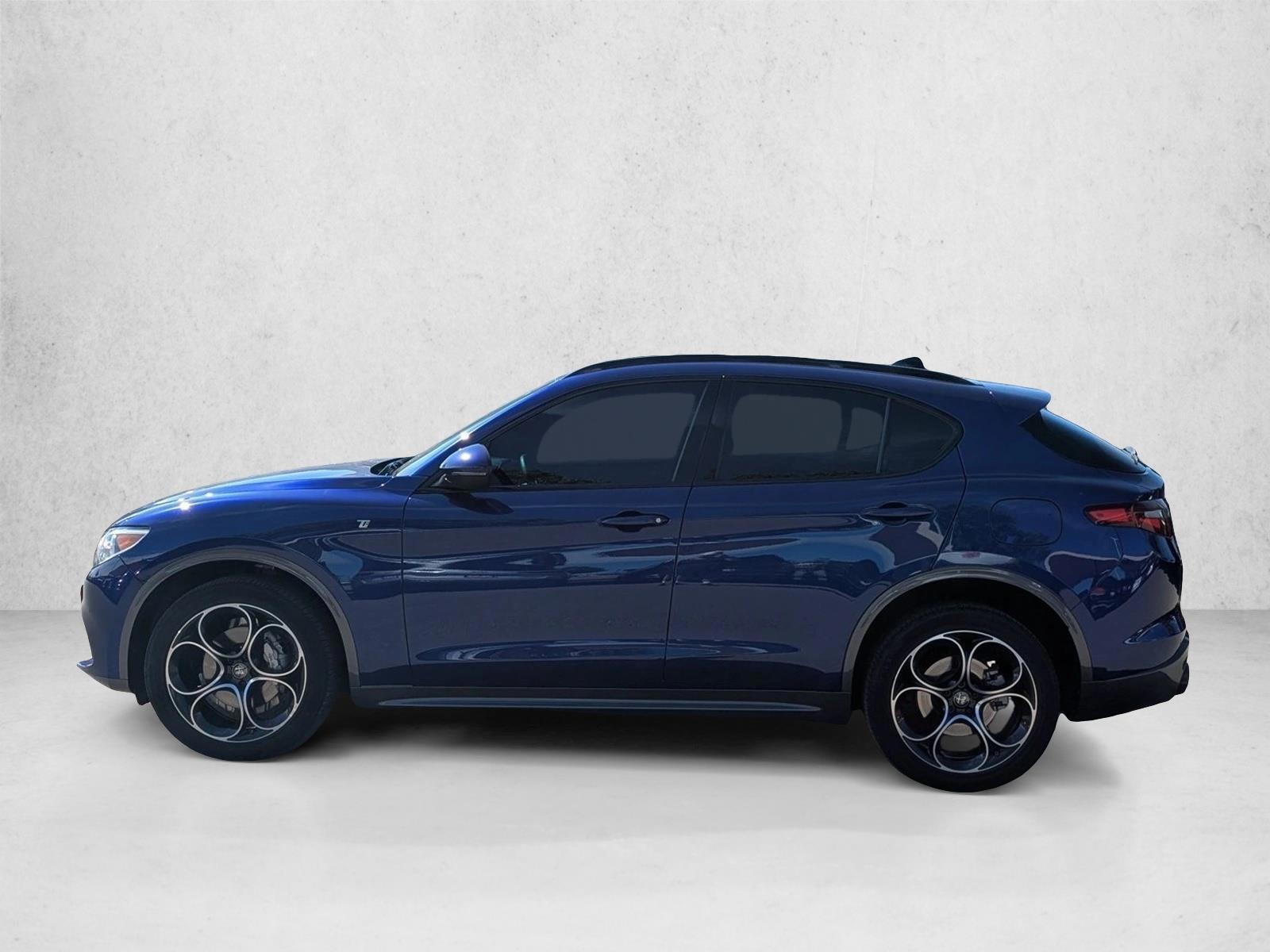 Thumbnail: 2023 Alfa Romeo Stelvio - 2