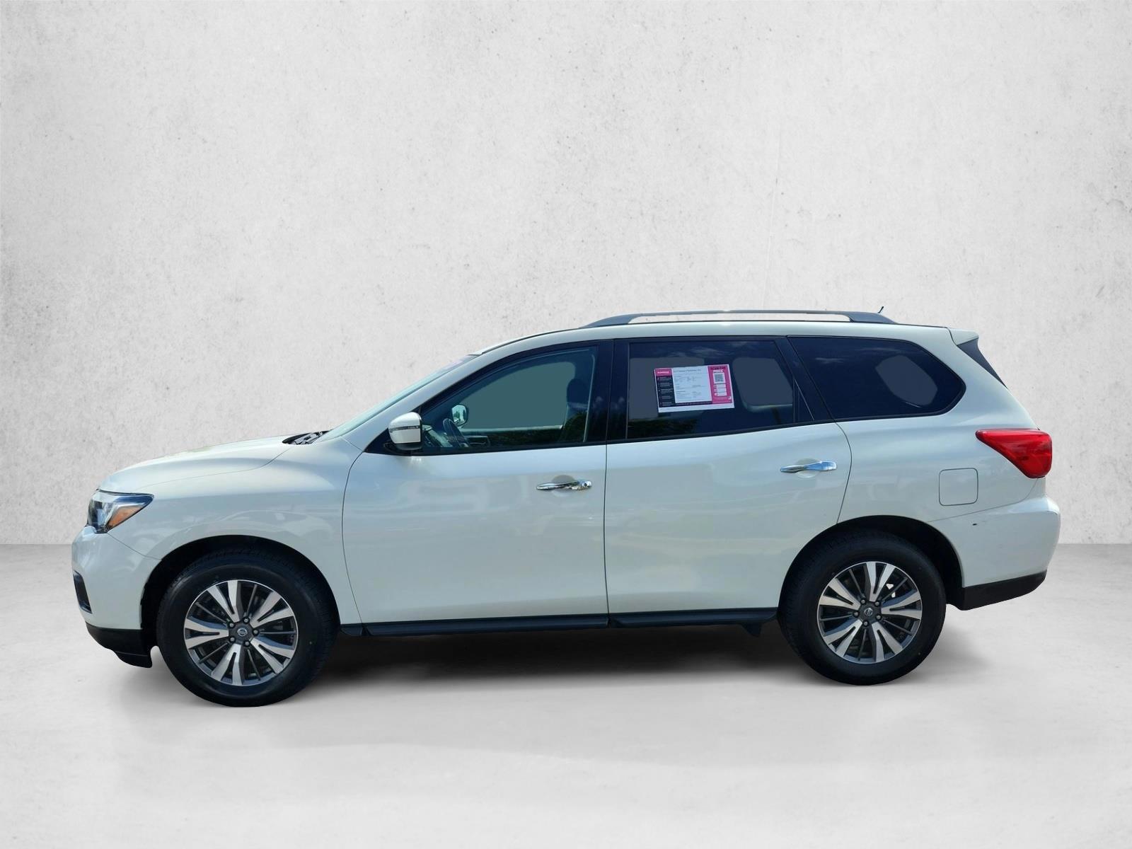 Thumbnail: 2017 Nissan Pathfinder - 2