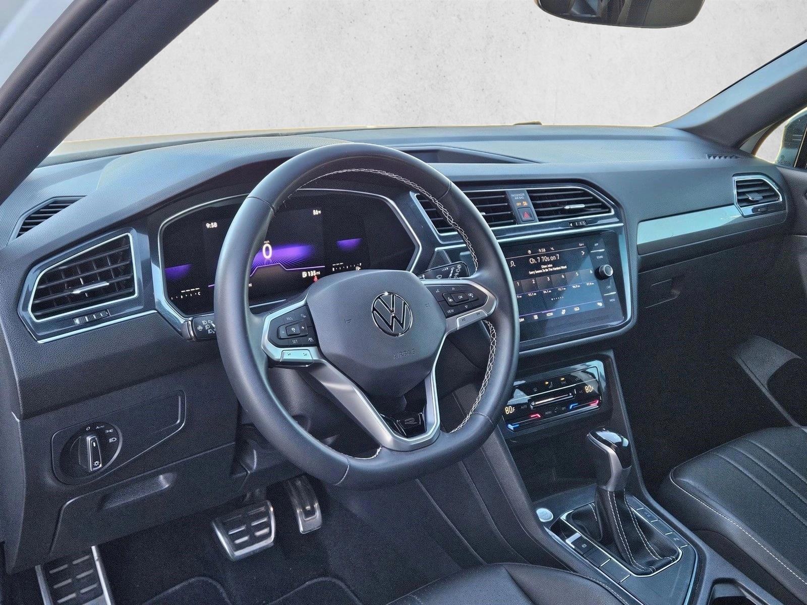 Thumbnail: 2023 Volkswagen Tiguan - 3