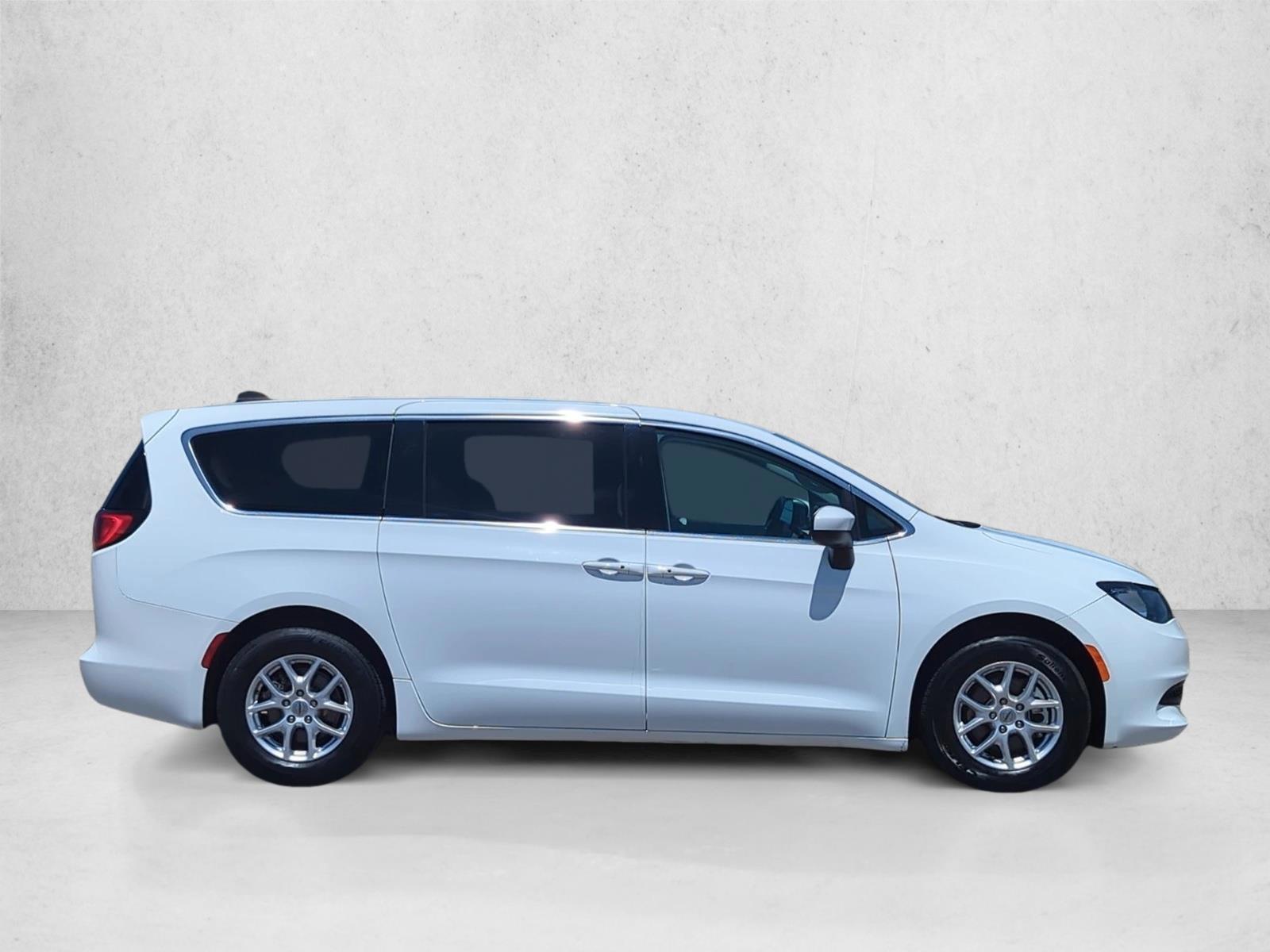 2023 Chrysler Voyager