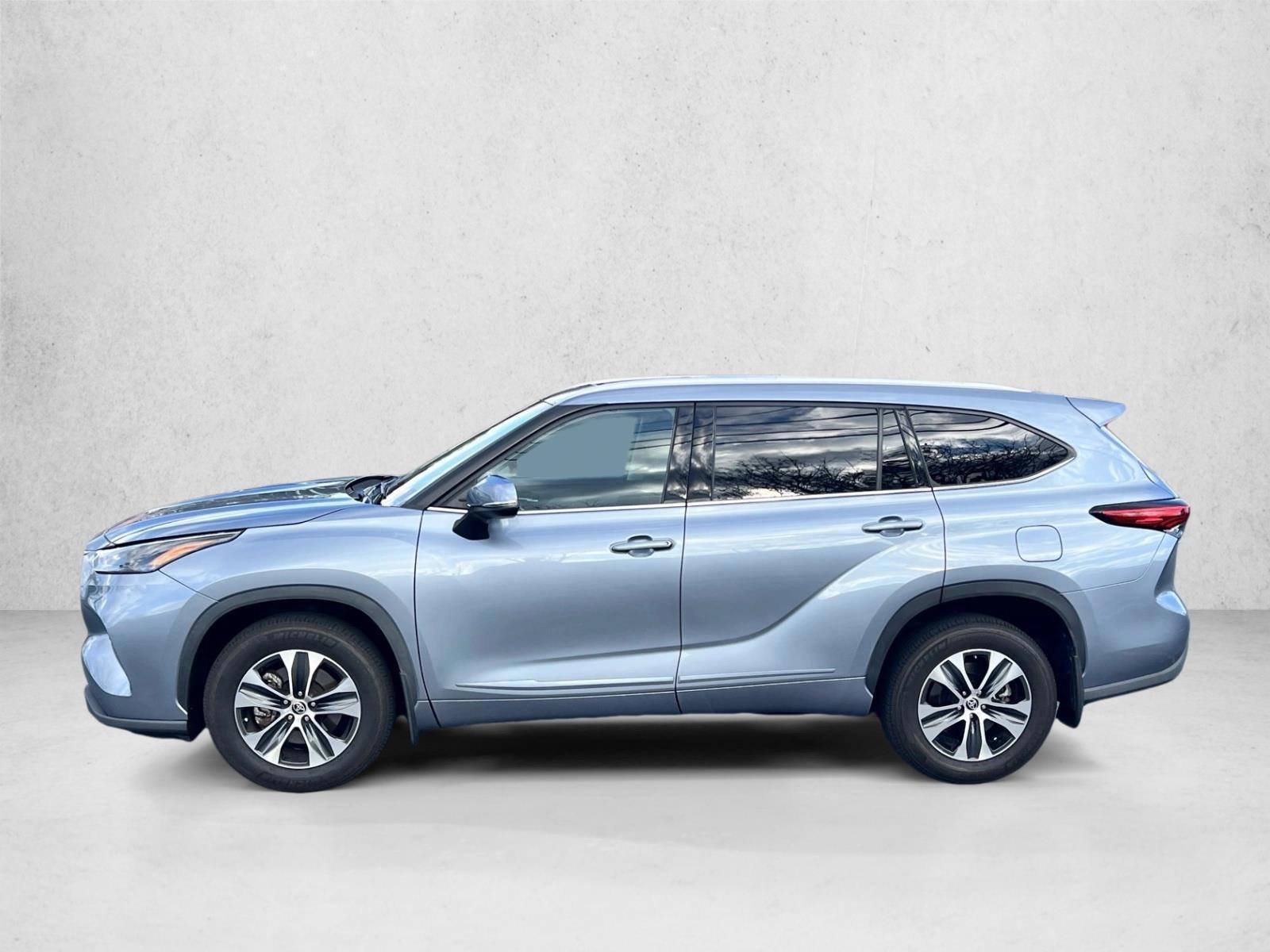 Thumbnail: 2022 Toyota Highlander - 2