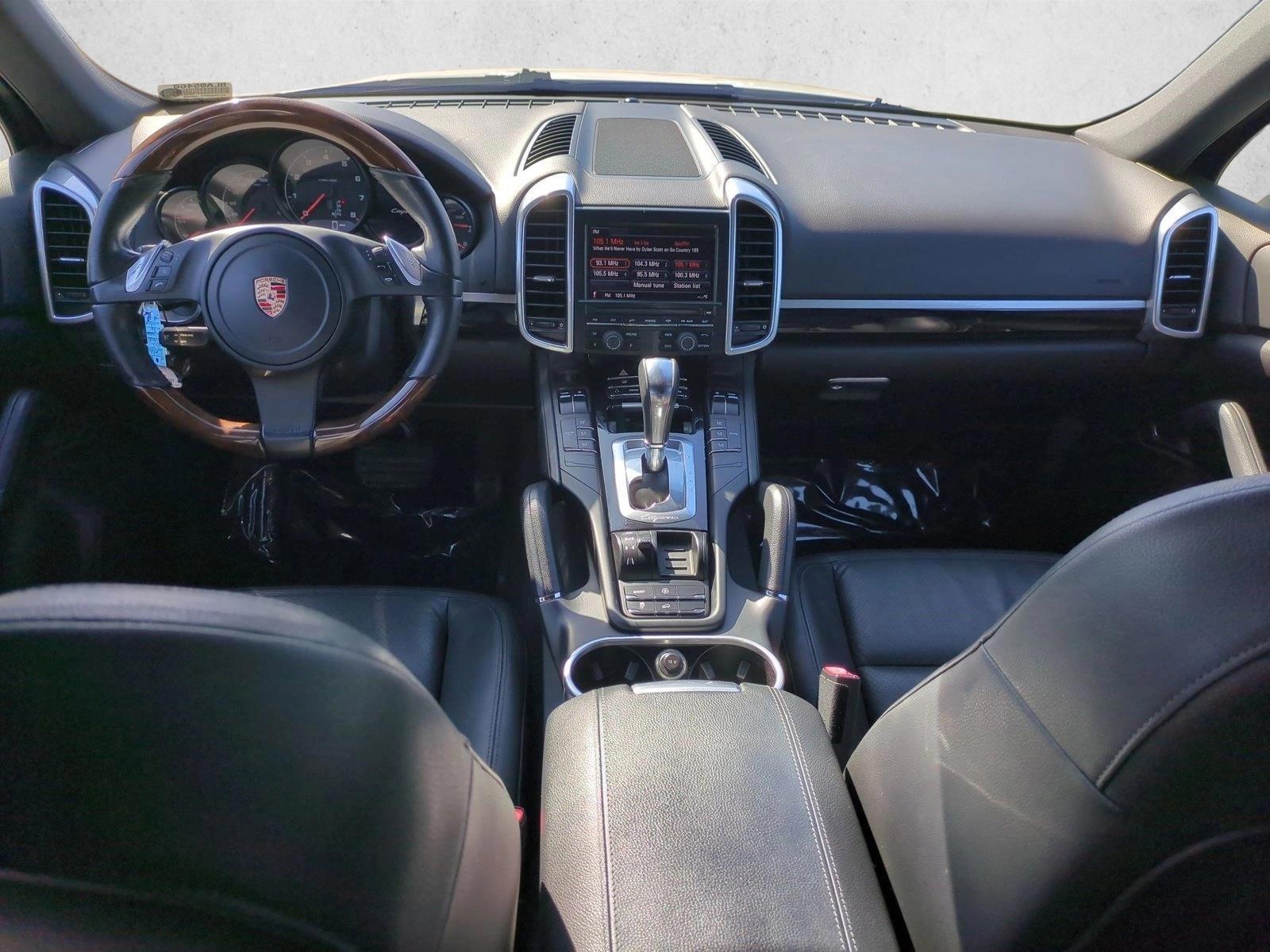 Thumbnail: 2011 Porsche Cayenne - 3