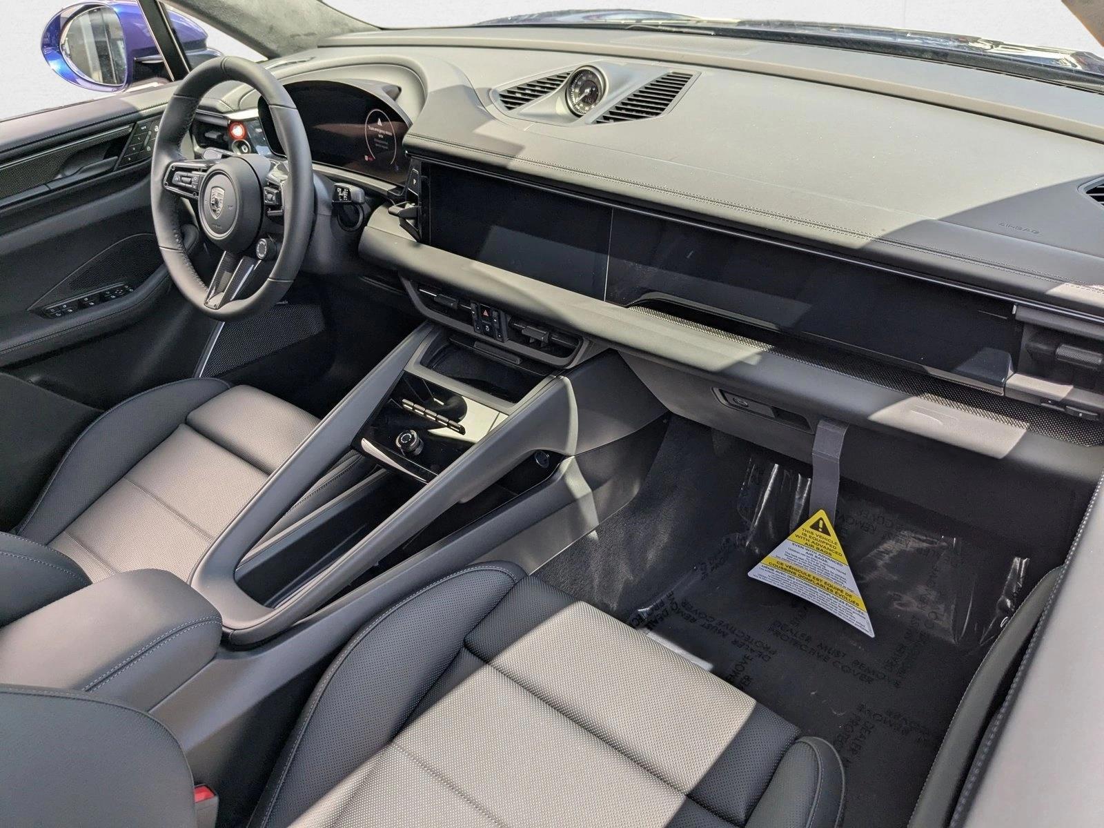 2025 Porsche Macan Turbo Electric - Photo 28