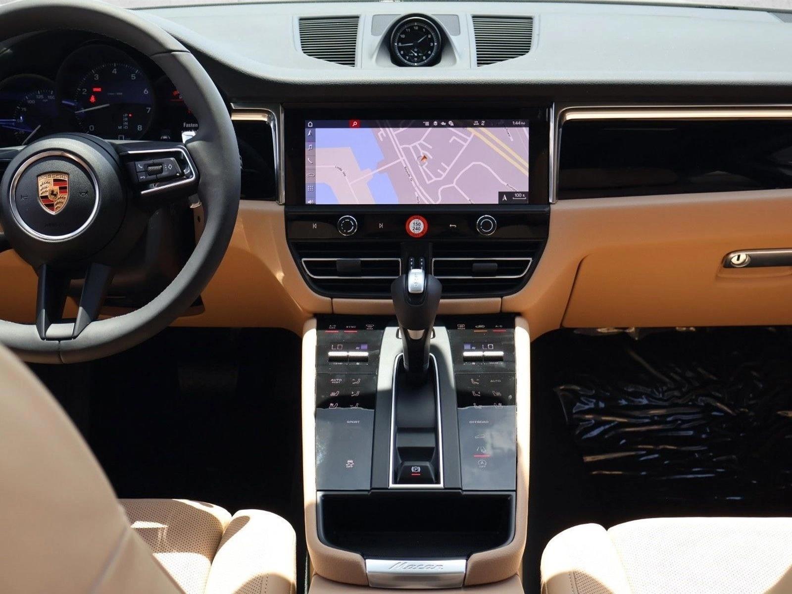 Thumbnail: 2026 Porsche Macan - 4