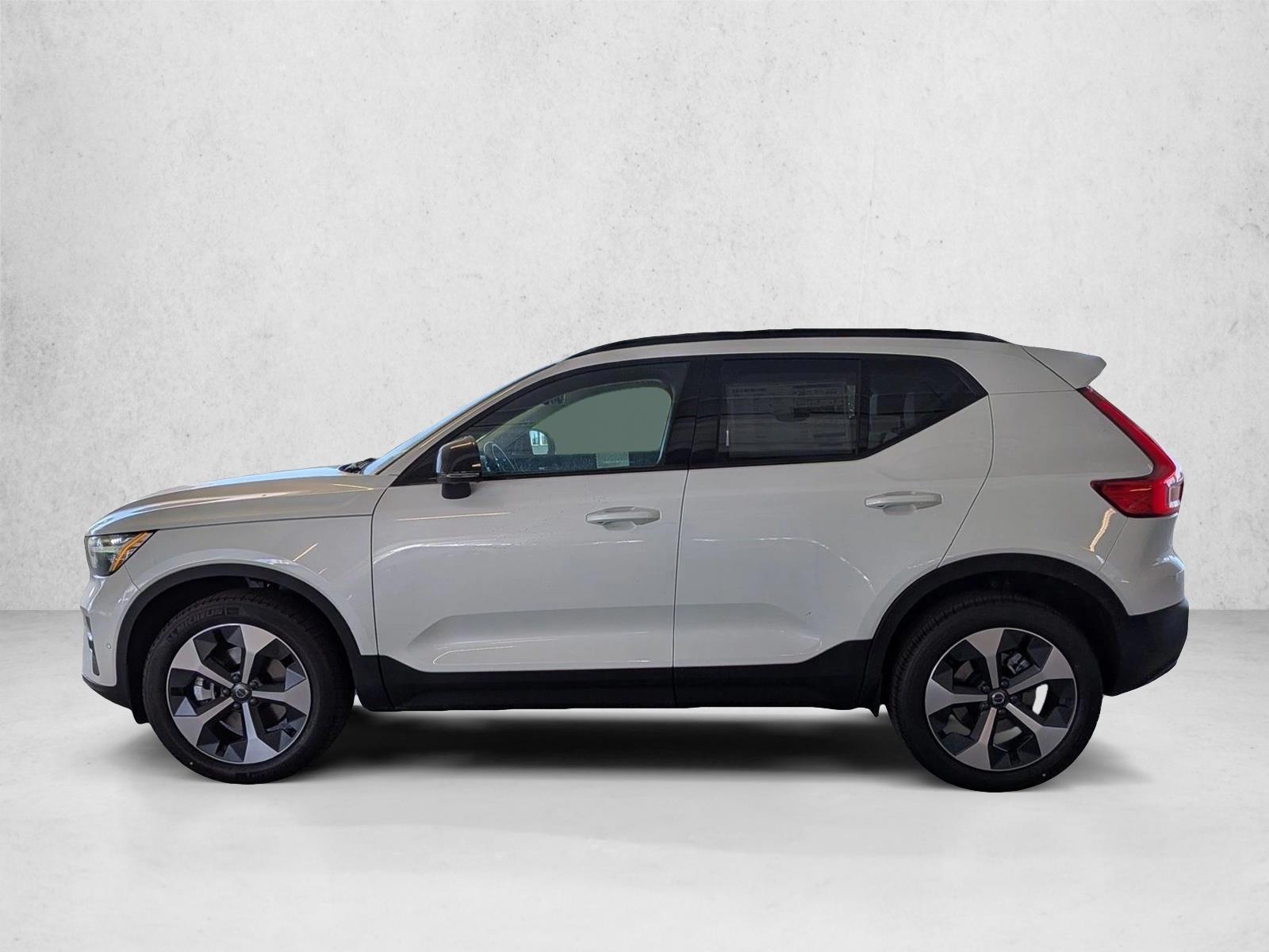 Thumbnail: 2026 Volvo XC40 - 2