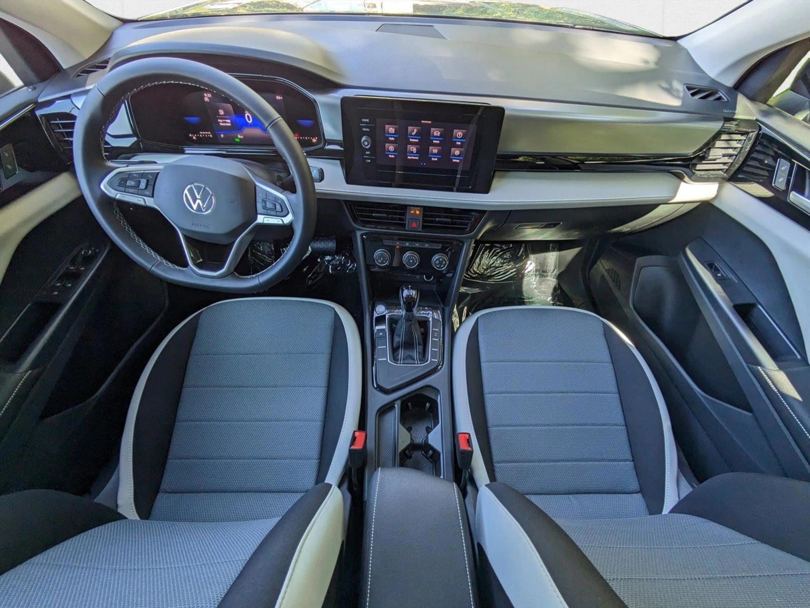 Thumbnail: 2025 Volkswagen Taos - 3