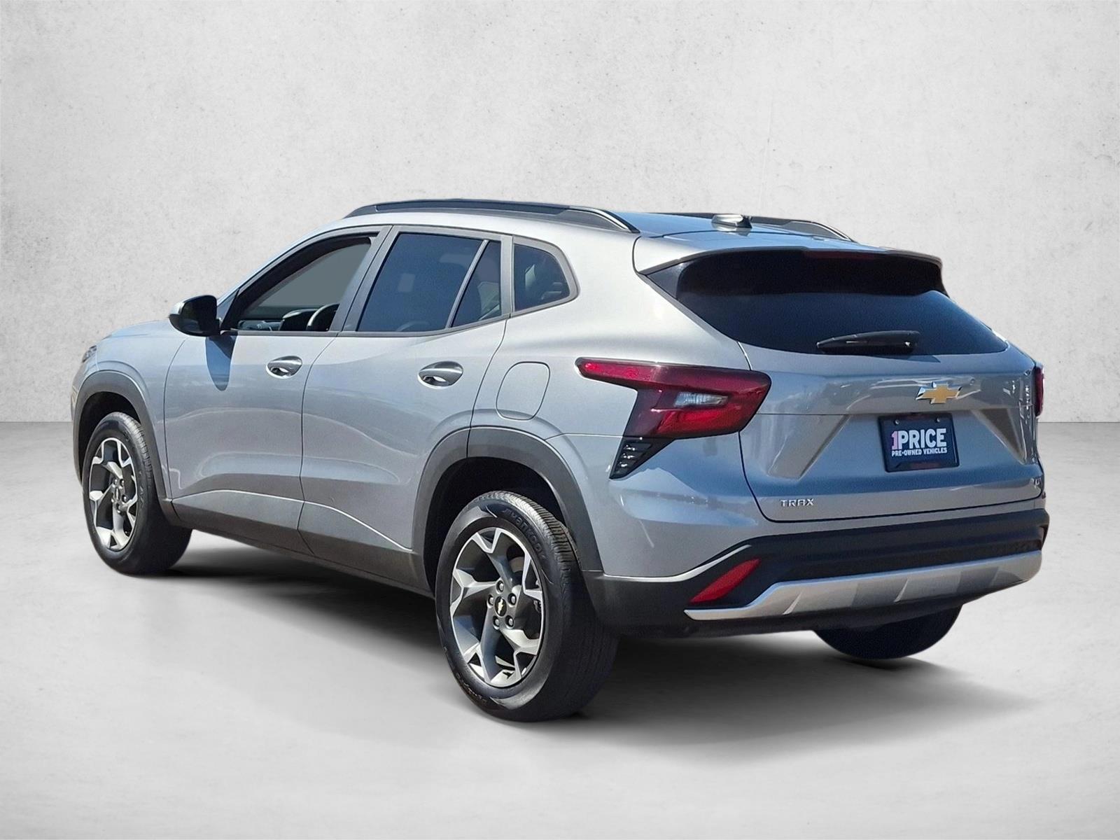 2025 Chevrolet Trax LT - Photo 8