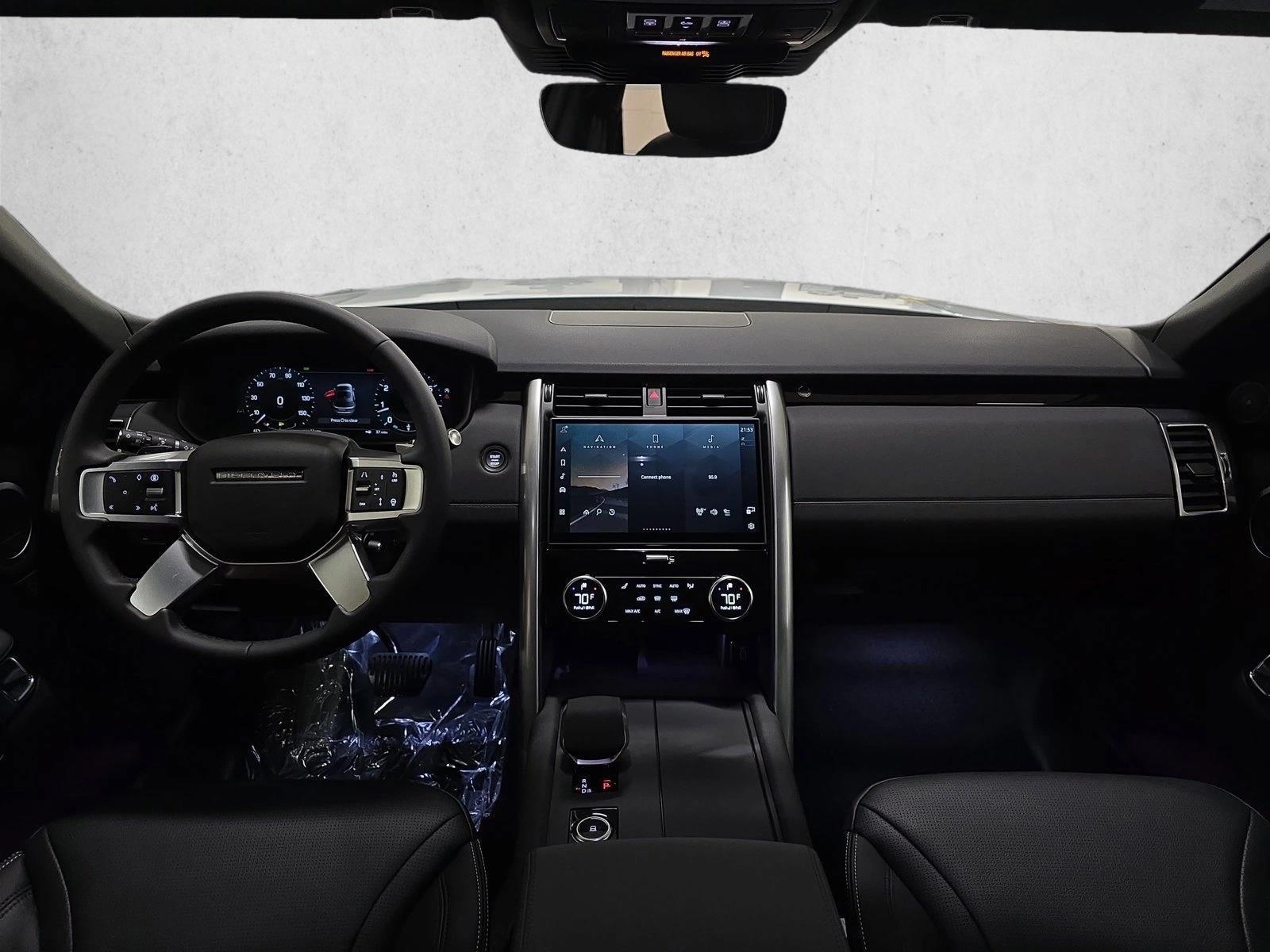 Thumbnail: 2026 Land Rover Discovery - 3