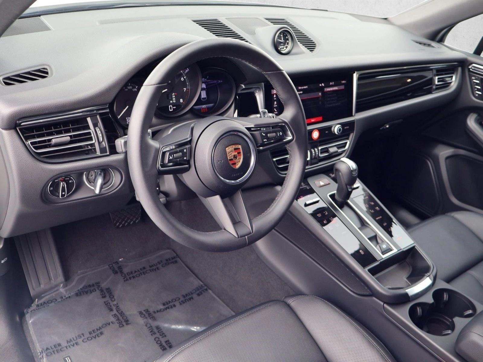 Thumbnail: 2025 Porsche Macan - 3