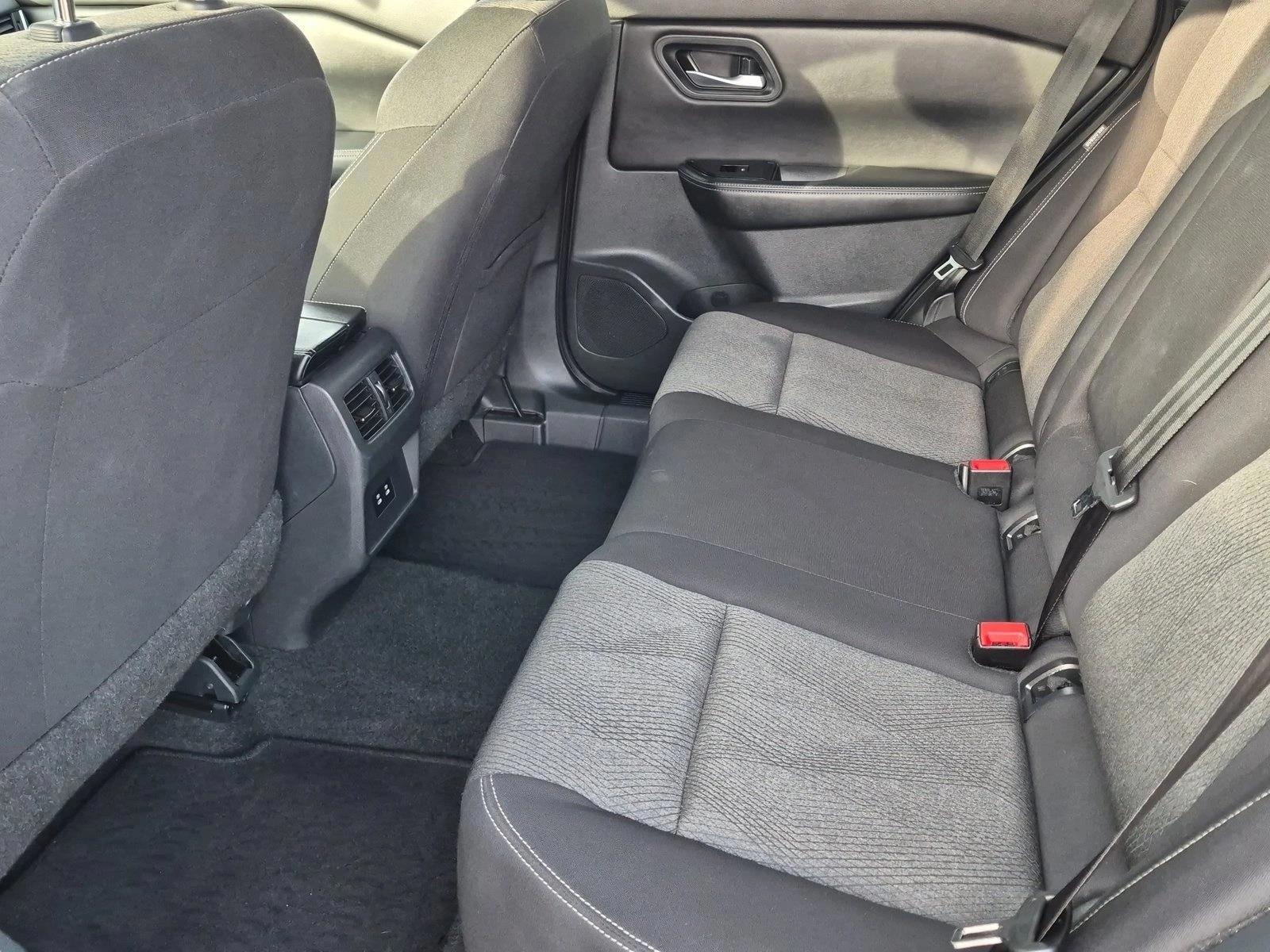 2025 Nissan Rogue SV - Photo 18