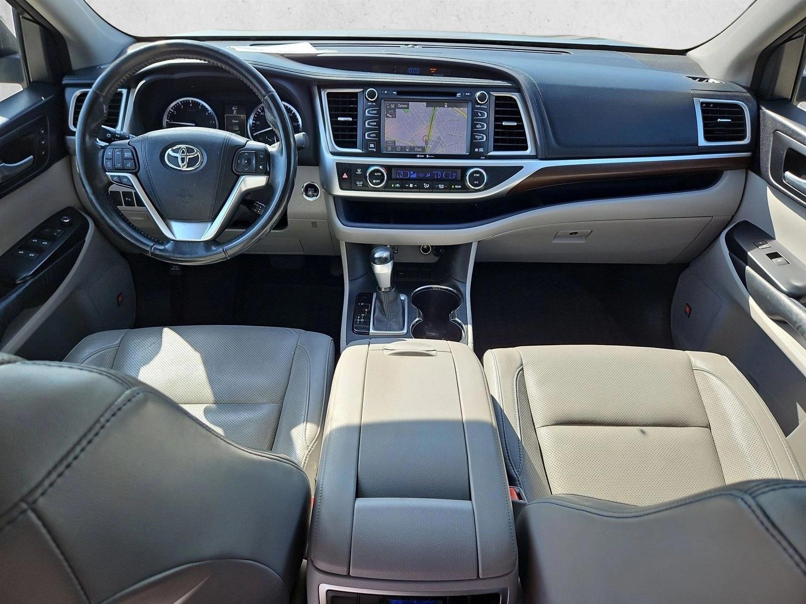 Thumbnail: 2015 Toyota Highlander - 4