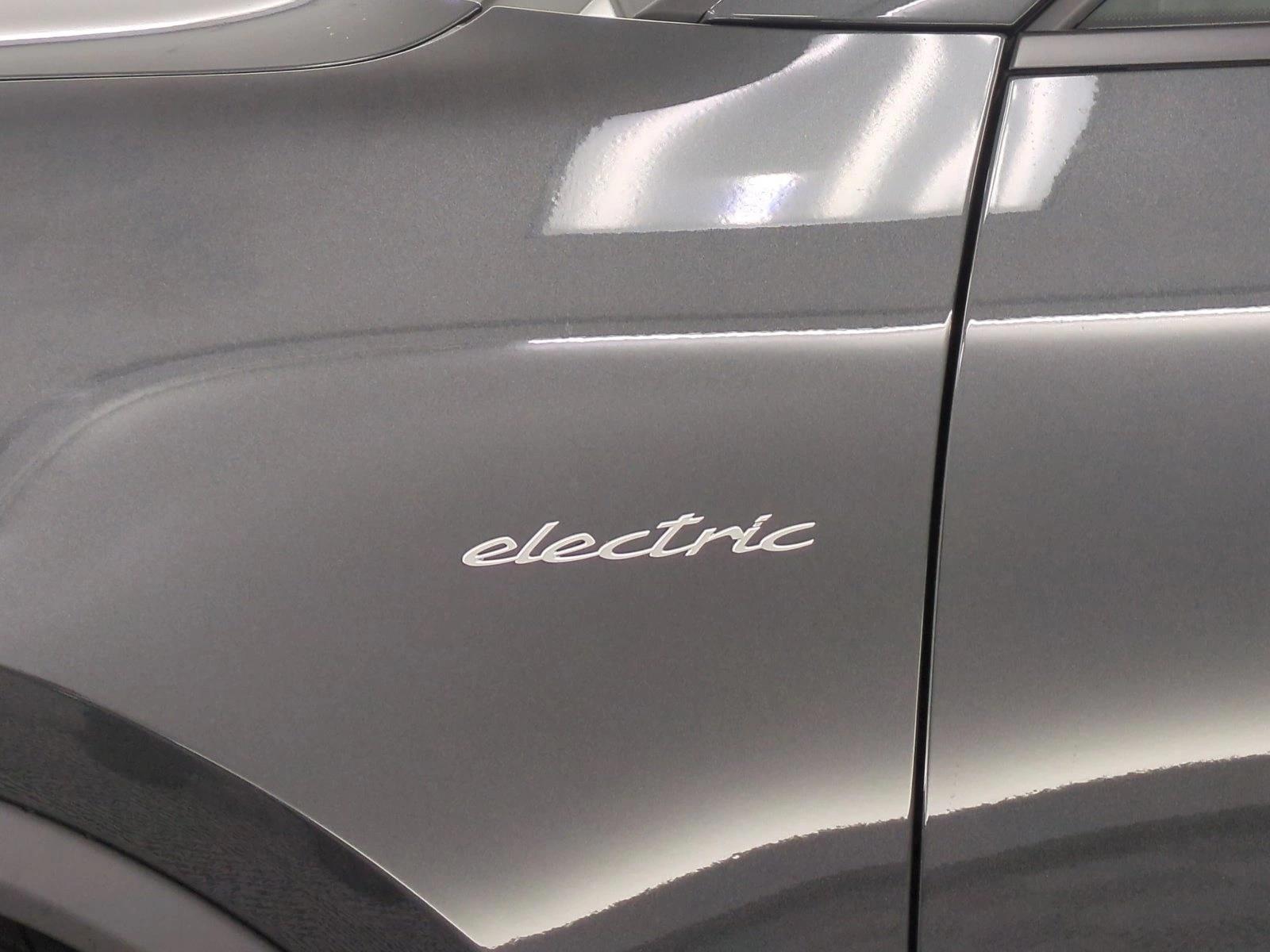 2026 Porsche Macan Base - Photo 18