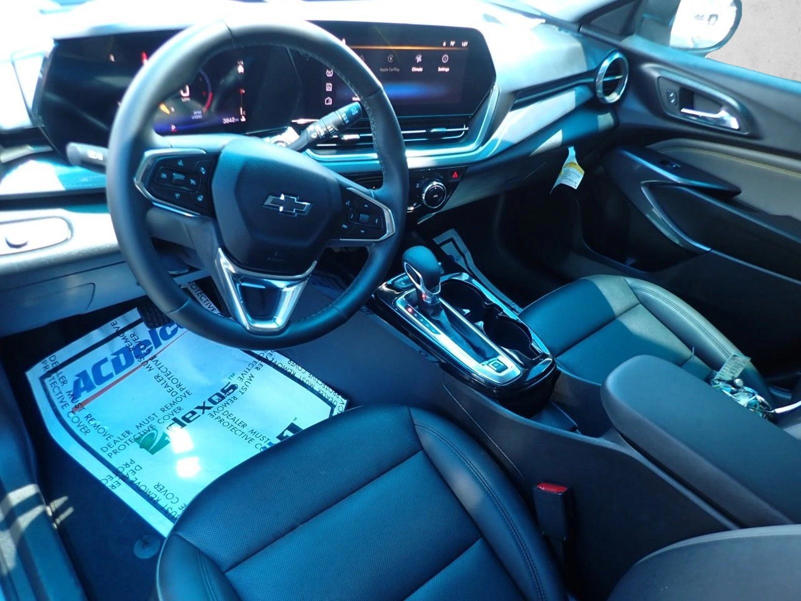 Thumbnail: 2025 Chevrolet Trax - 3