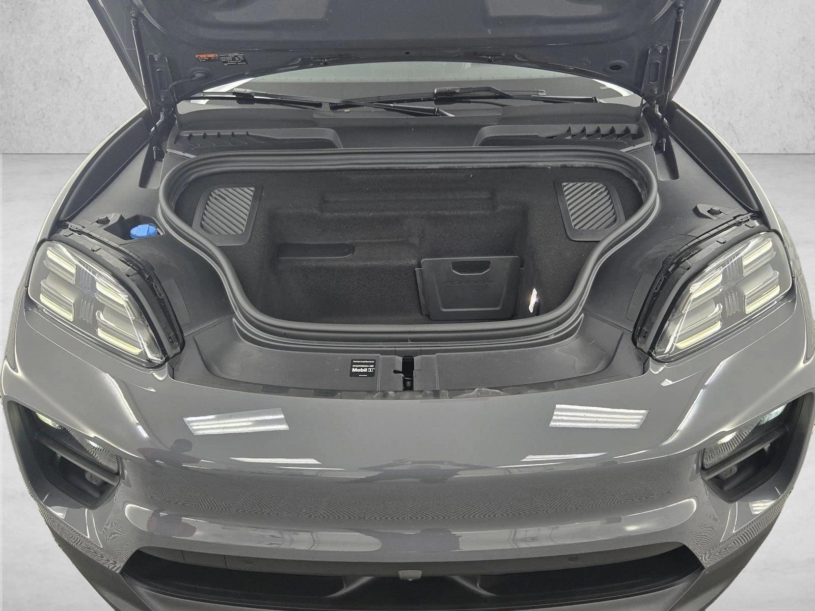 2025 Porsche Macan S - Photo 15