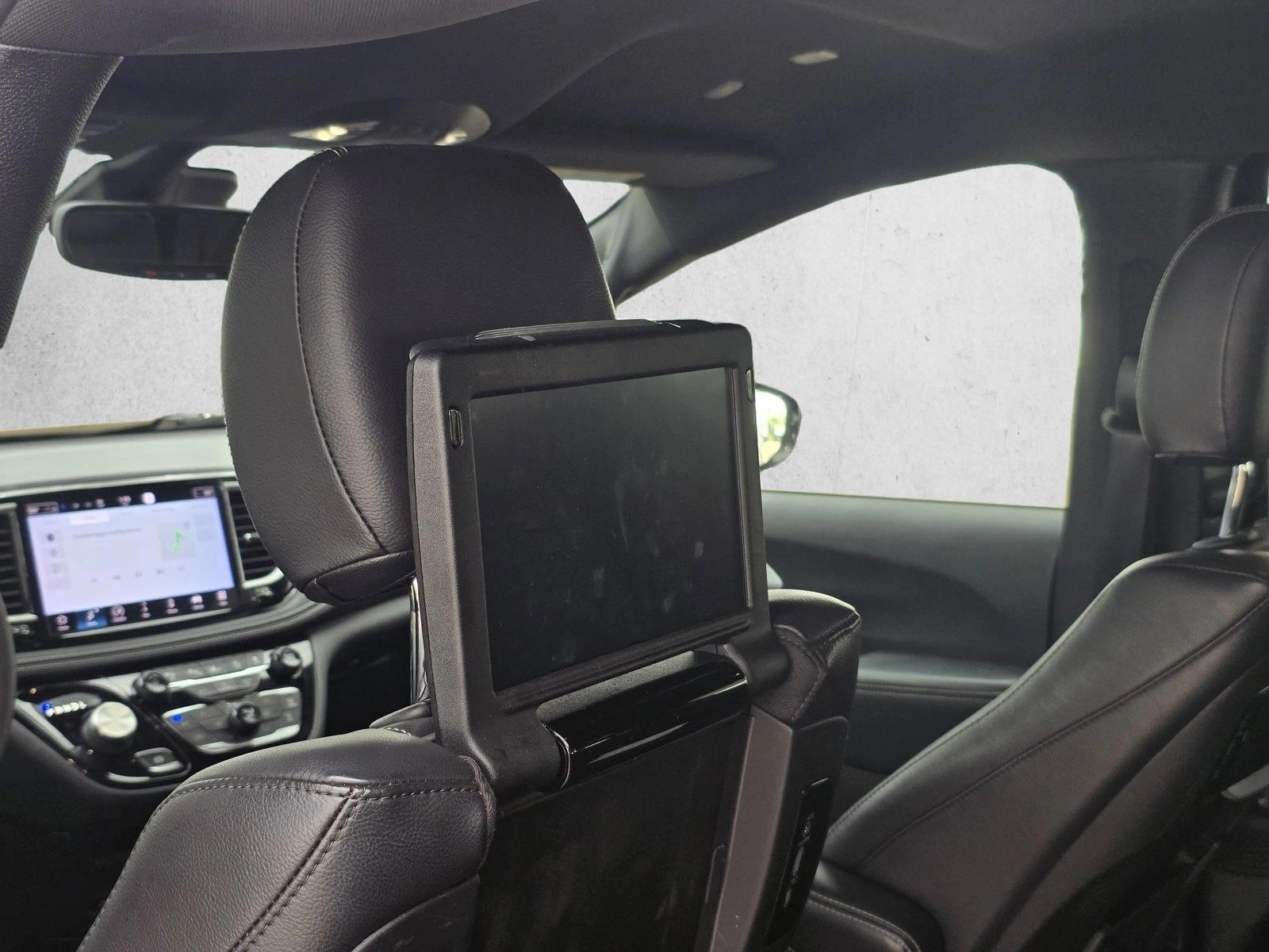 Thumbnail: 2022 Chrysler Pacifica - 3