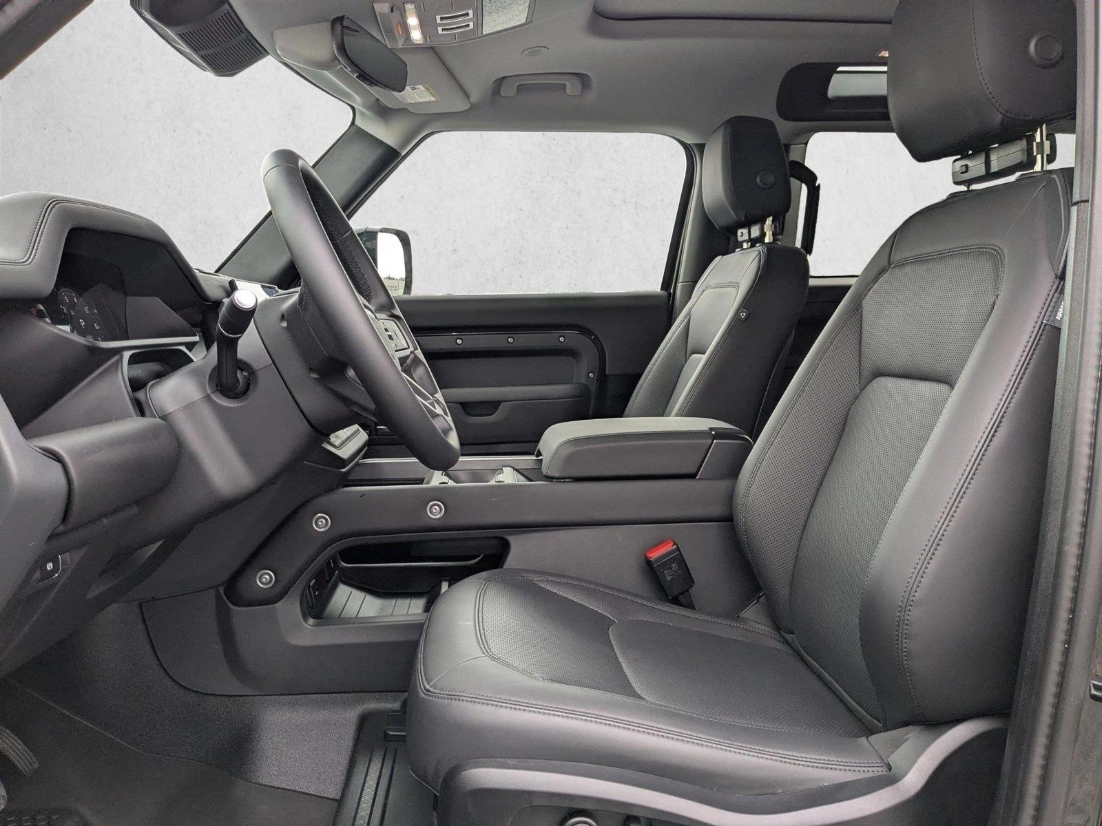2025 Land Rover Defender X-Dynamic SE - Photo 4