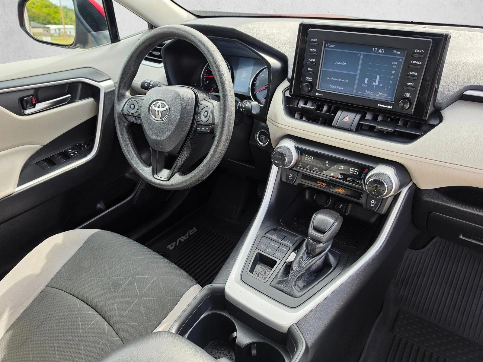 Thumbnail: 2020 Toyota RAV4 - 3