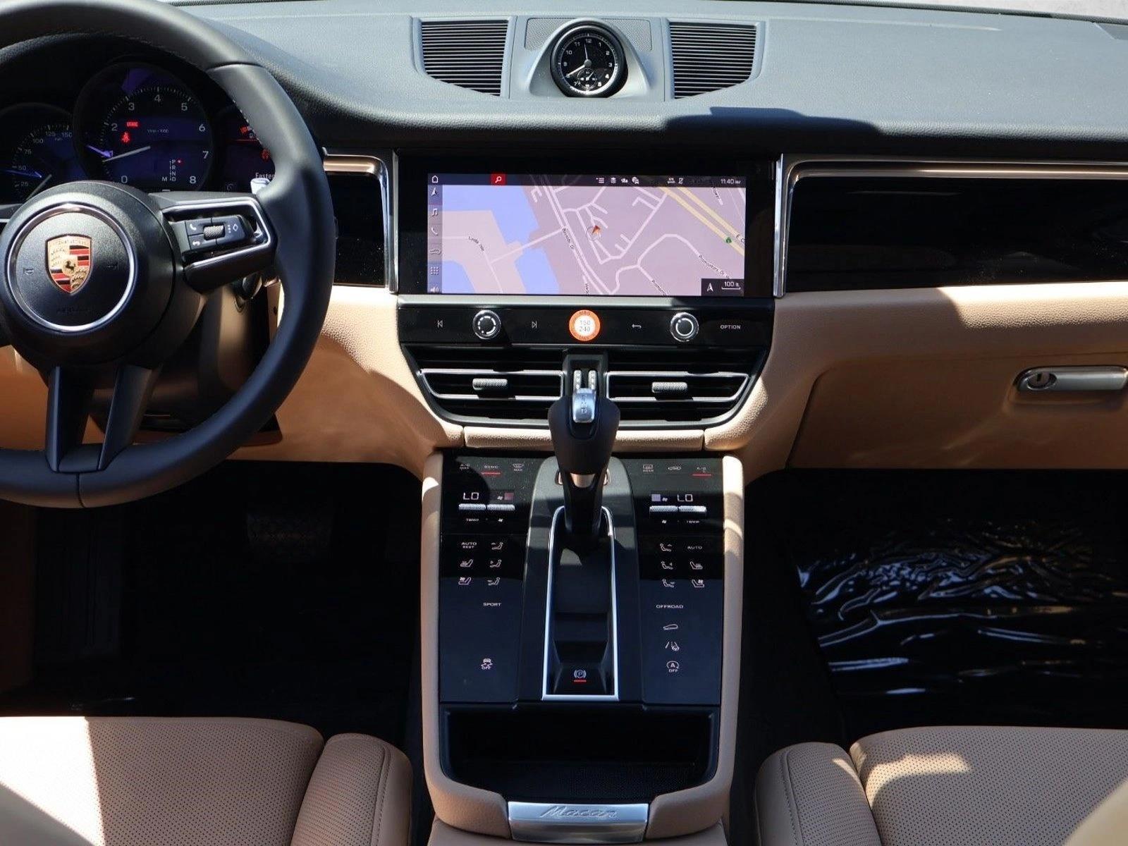 Thumbnail: 2026 Porsche Macan - 4