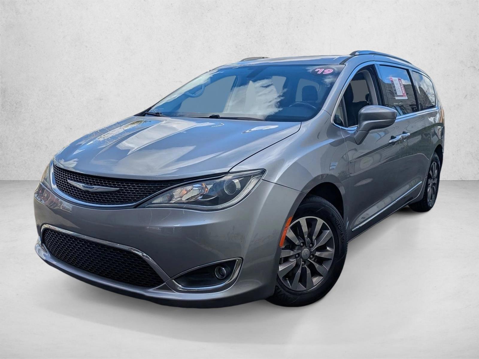 2019 Chrysler Pacifica Touring L Plus's photo
