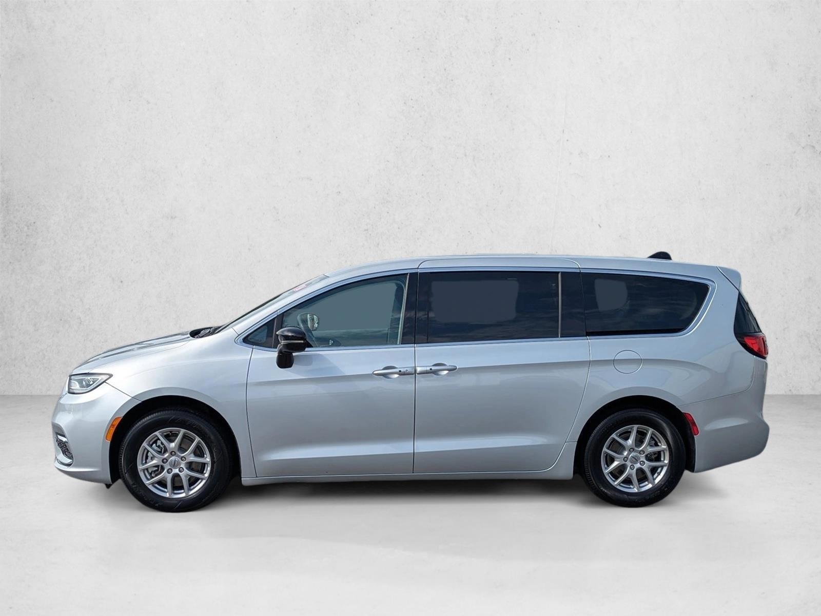 Thumbnail: 2024 Chrysler Pacifica - 2