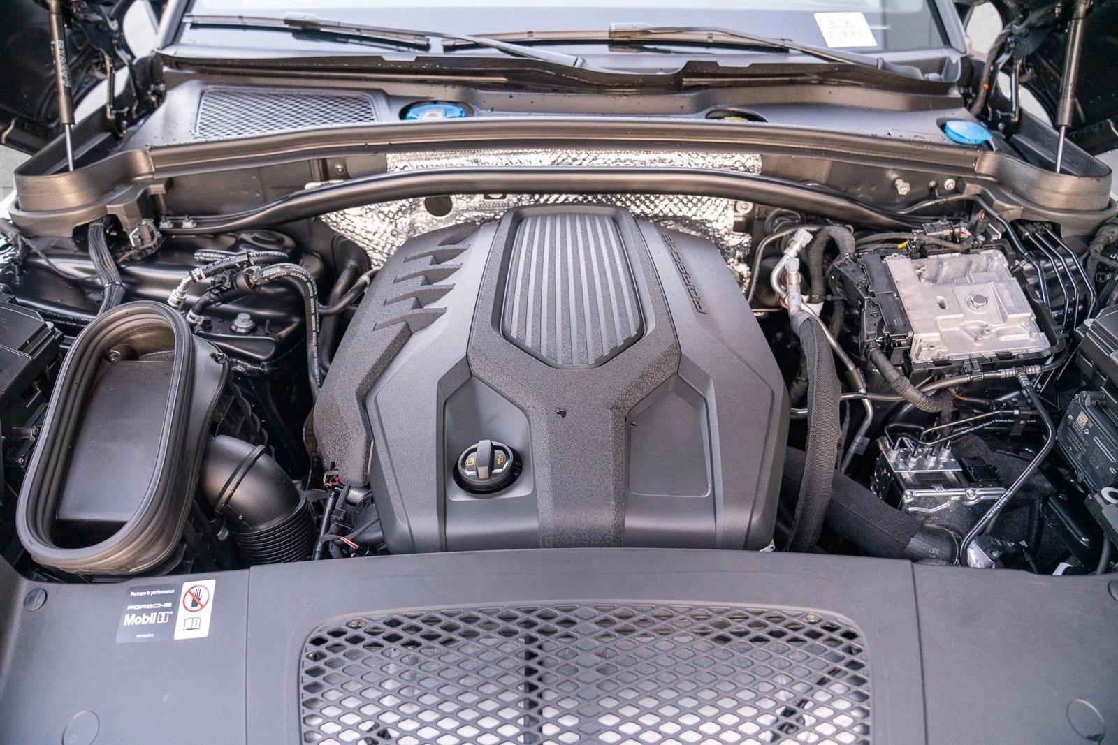 2026 Porsche Macan T - Photo 29