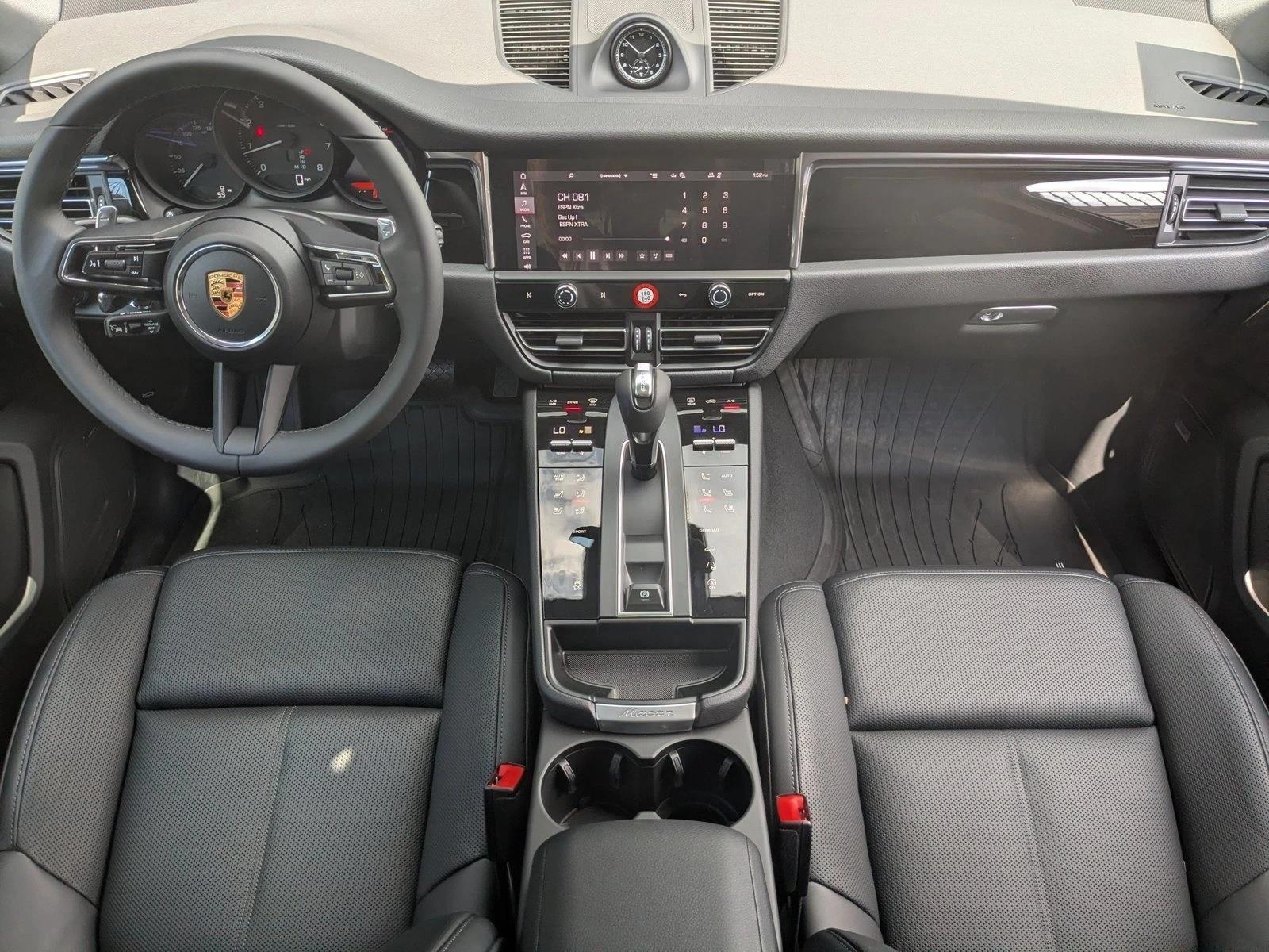 Thumbnail: 2026 Porsche Macan - 3