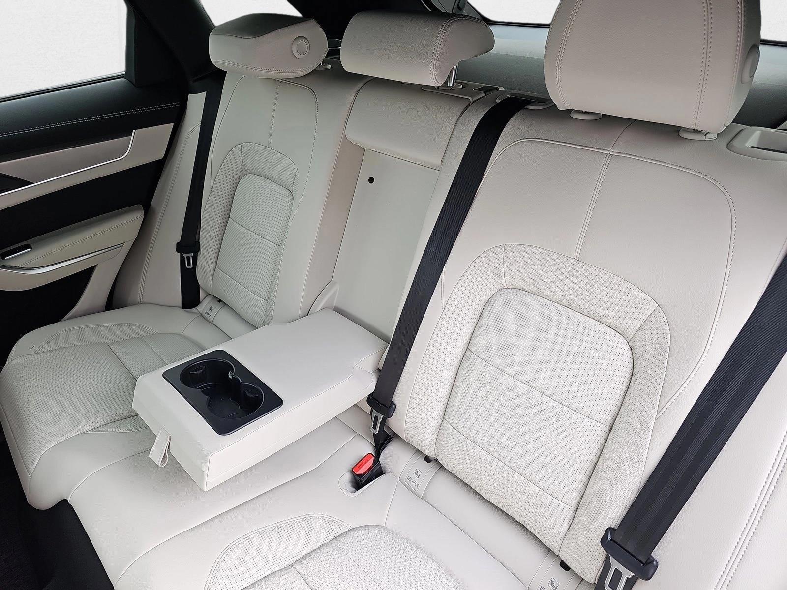 2026 Jaguar F-Pace R-Dynamic S - Photo 11