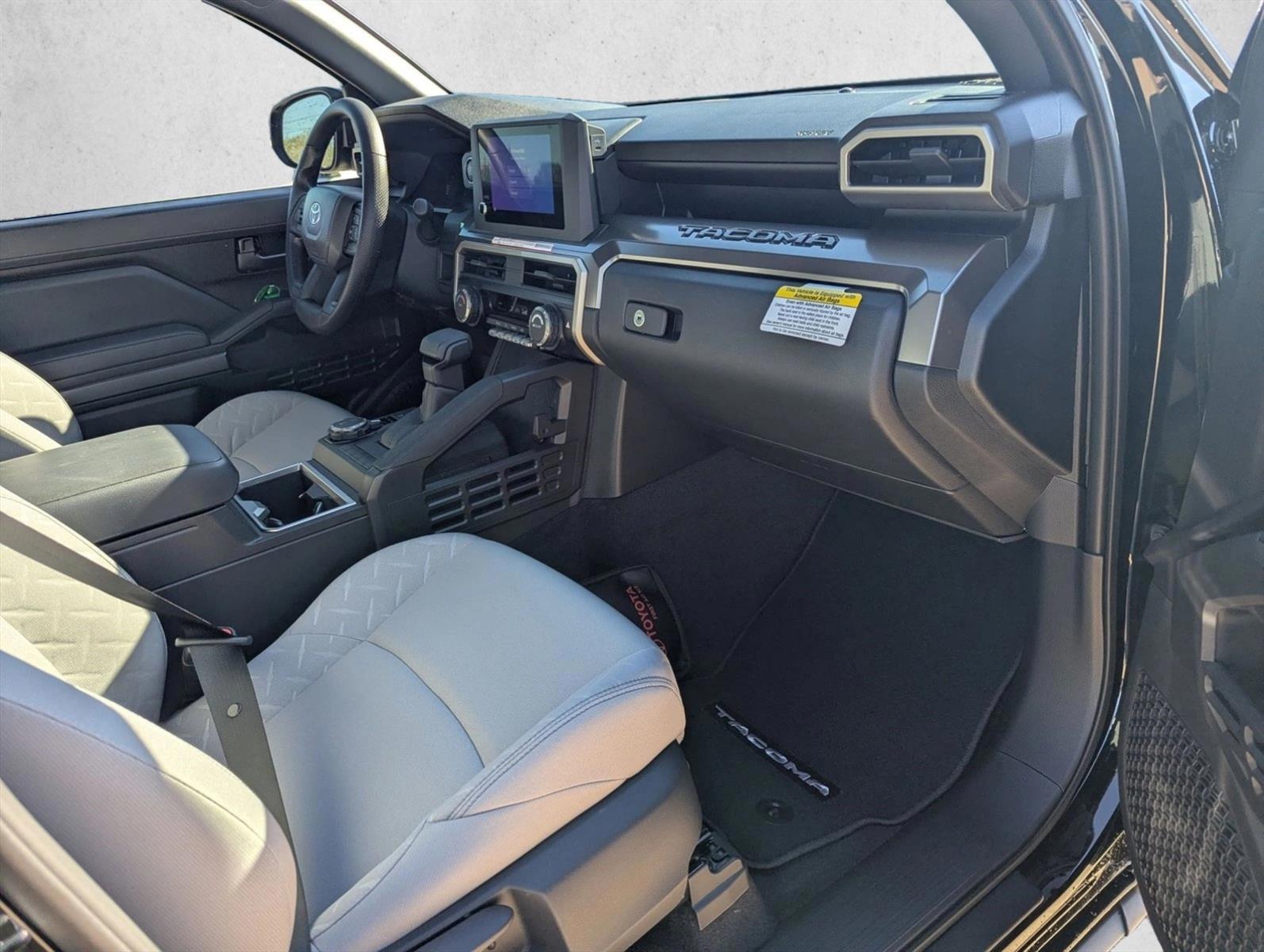 2025 Toyota Tacoma SR5 - Photo 18