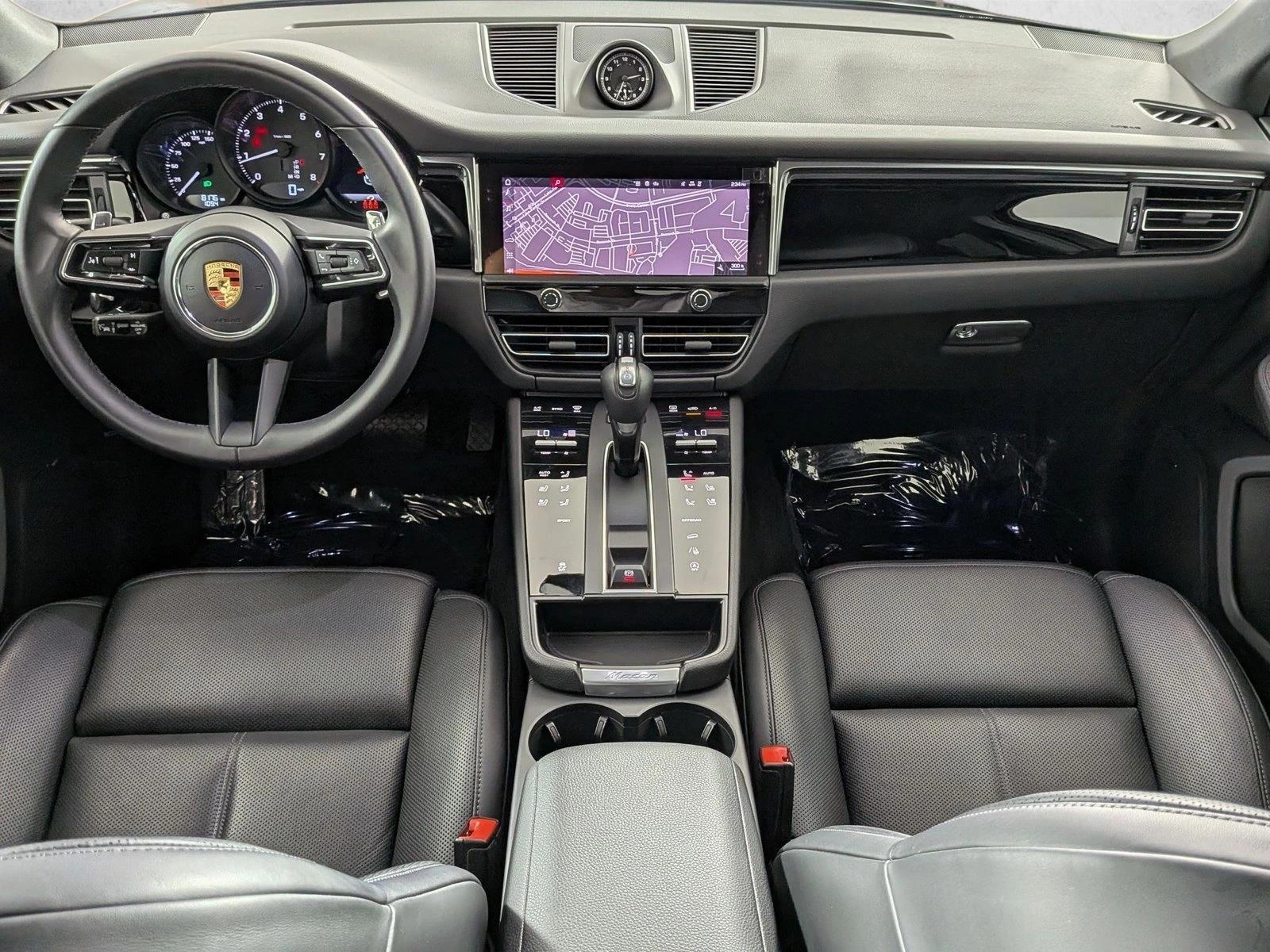 Thumbnail: 2026 Porsche Macan - 5