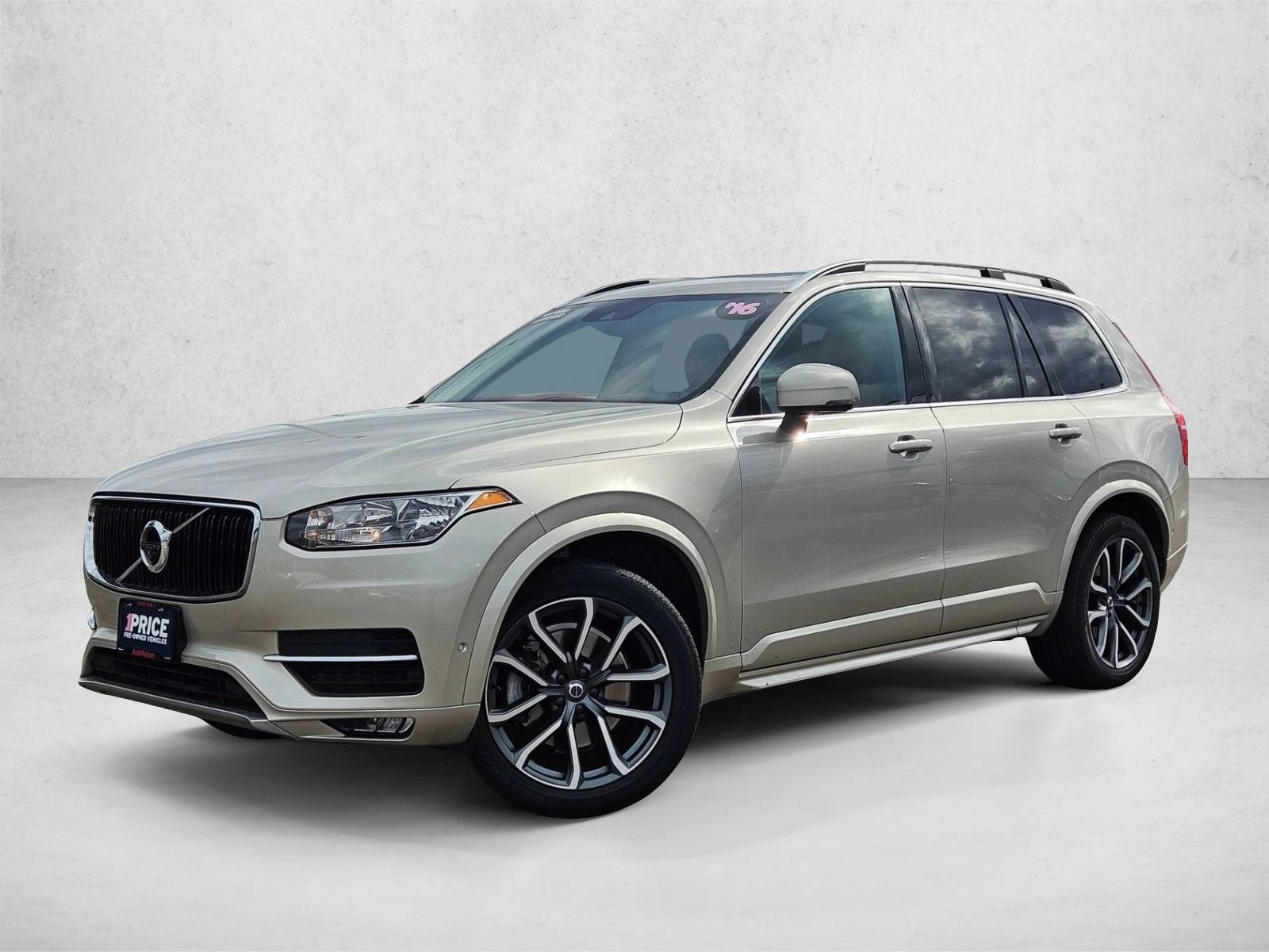 2016 Volvo XC90 T6 AWD Momentum's photo