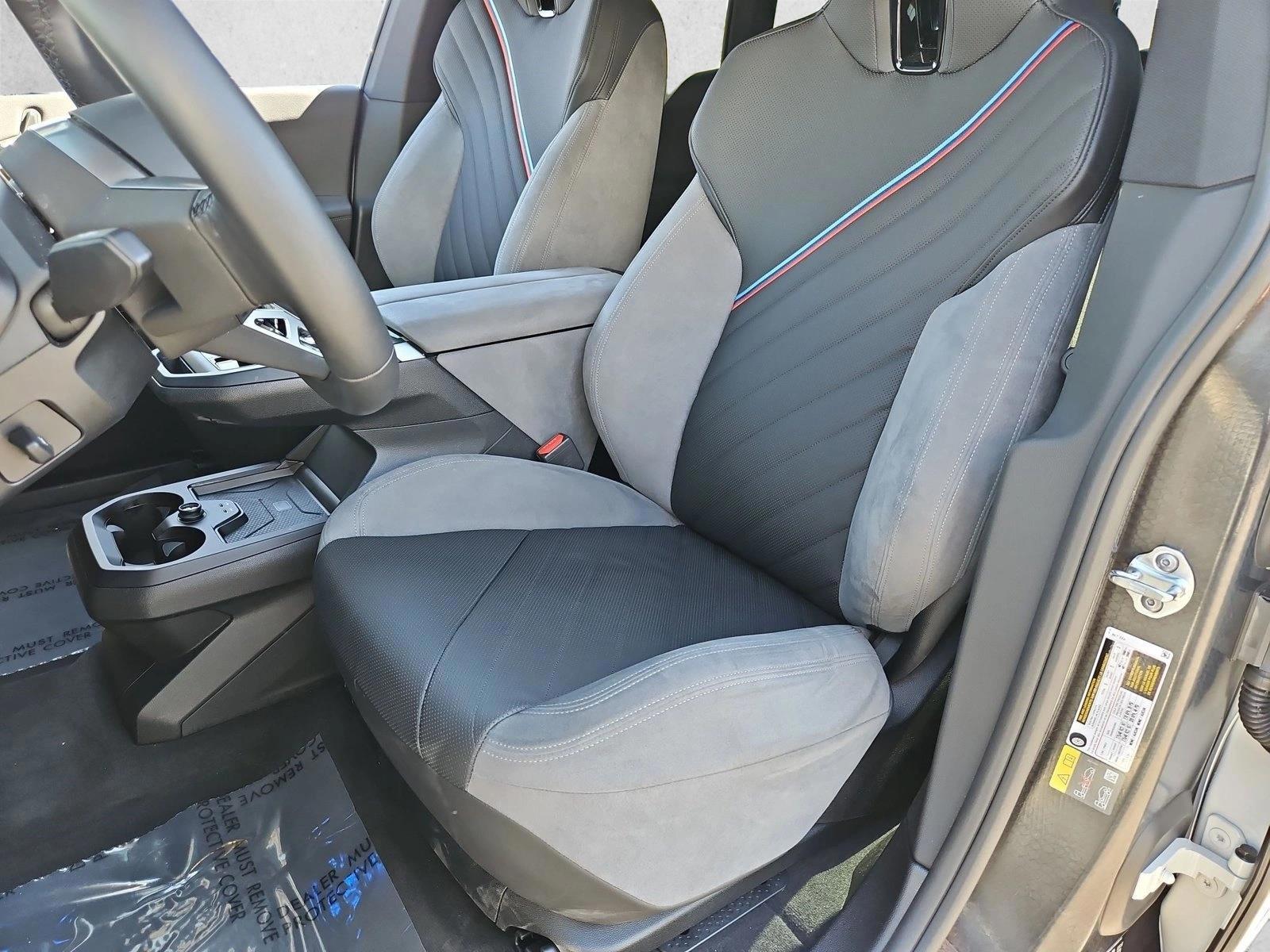 2026 BMW iX 45 - Photo 16