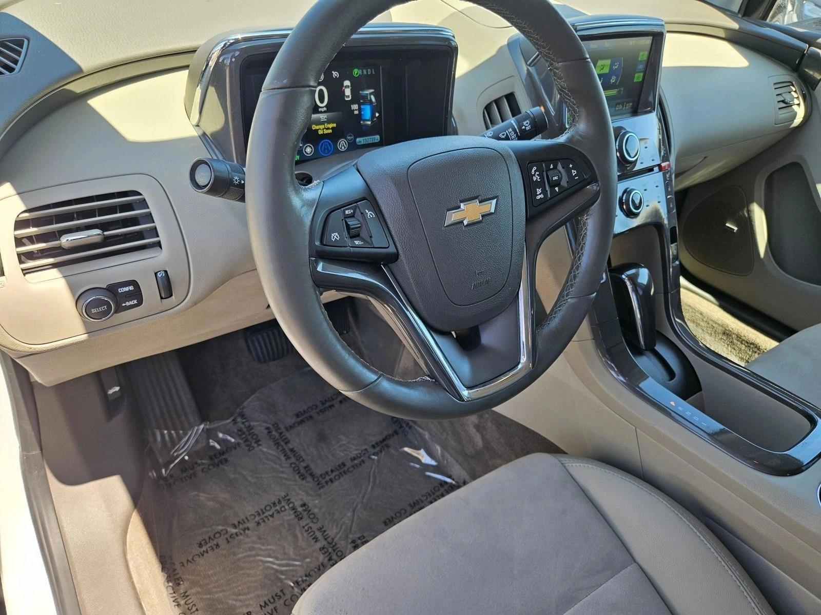 Thumbnail: 2015 Chevrolet Volt - 3